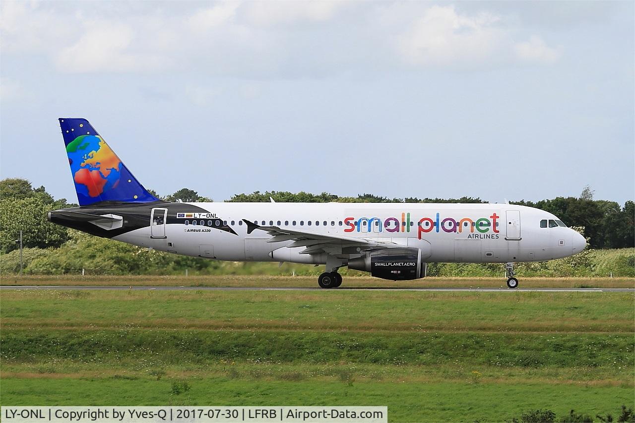 LY-ONL, 2010 Airbus A320-214 C/N 4489, Airbus A320-214, Taxiing rwy 25L, Brest-Bretagne airport (LFRB-BES)