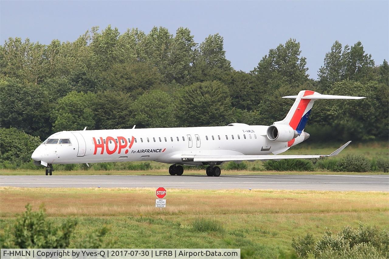 F-HMLN, 2012 Bombardier CRJ-1000EL NG (CL-600-2E25) C/N 19024, Bombardier CRJ-1000EL NG, Lining up rwy 25L, Brest-Bretagne Airport (LFRB-BES)