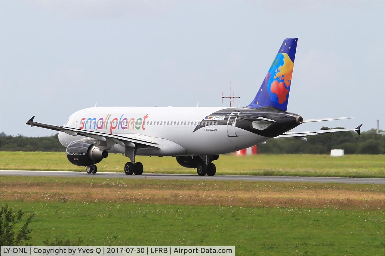 LY-ONL, 2010 Airbus A320-214 C/N 4489, Airbus A320-214, Take off run rwy 25L, Brest-Bretagne airport (LFRB-BES)