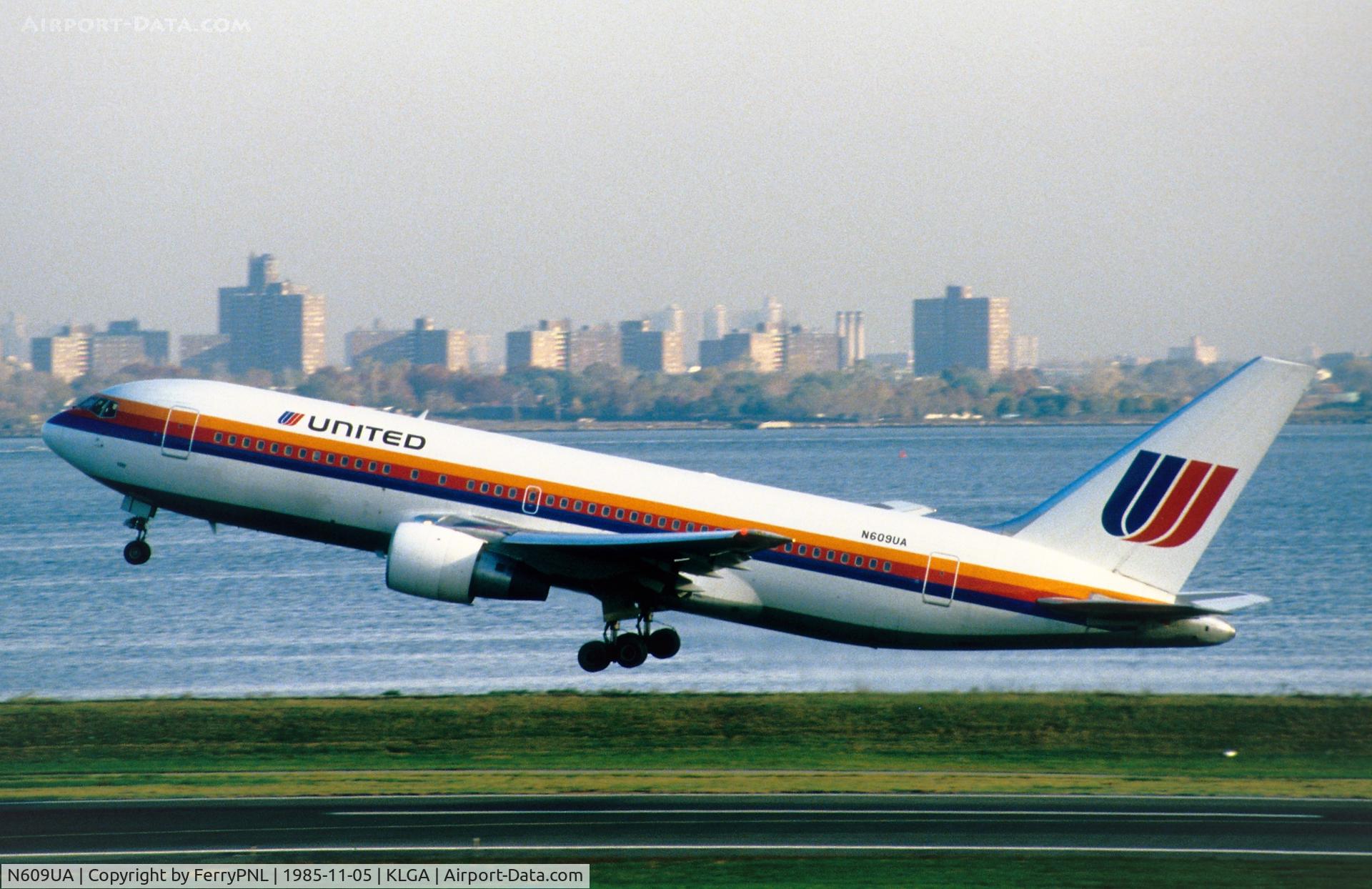N609UA, 1982 Boeing 767-222 C/N 21870, United B762 lifting-off
