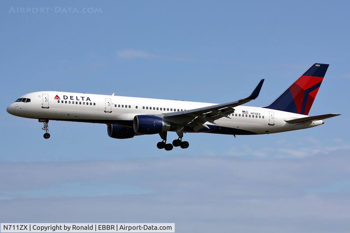 N711ZX, 1997 Boeing 757-231 C/N 28481, at bru