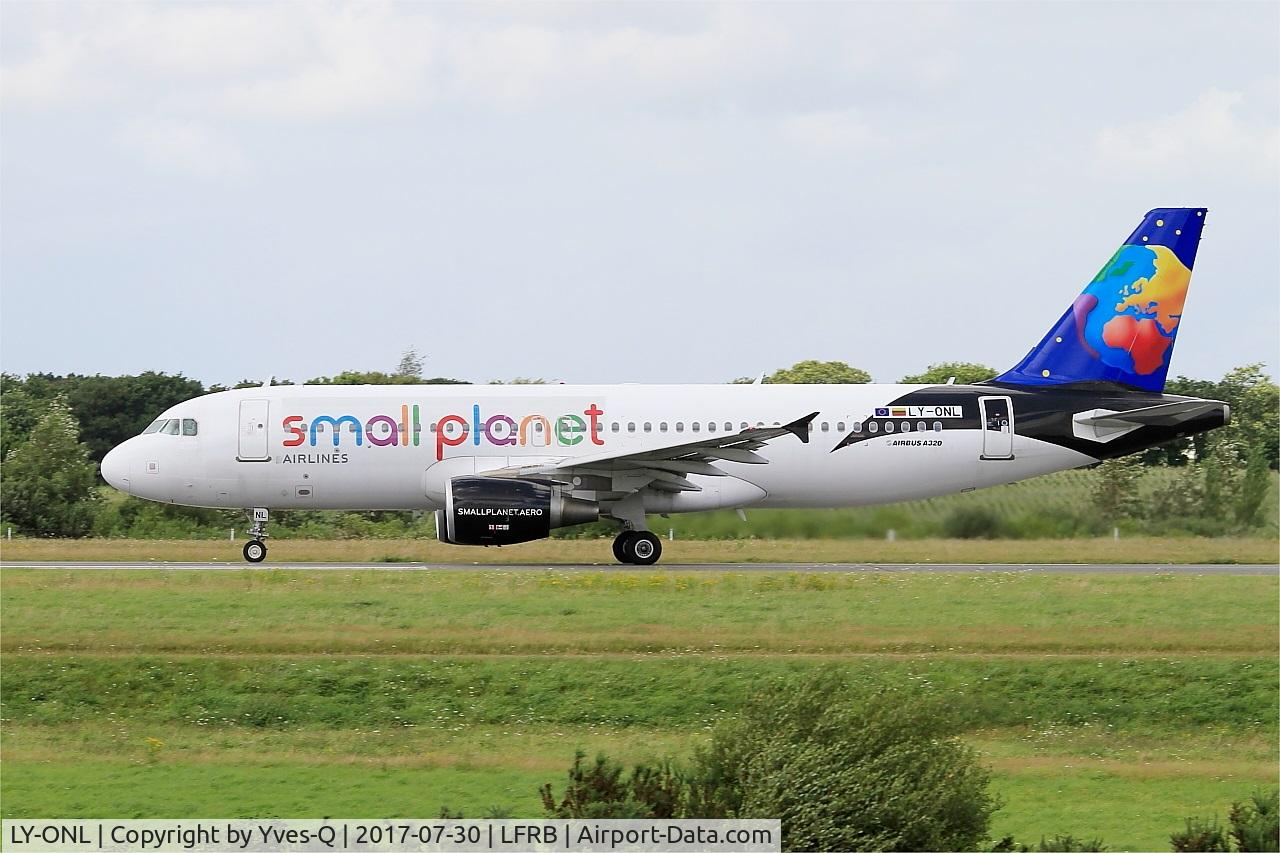 LY-ONL, 2010 Airbus A320-214 C/N 4489, Airbus A320-214, Take off run rwy 25L, Brest-Bretagne airport (LFRB-BES)