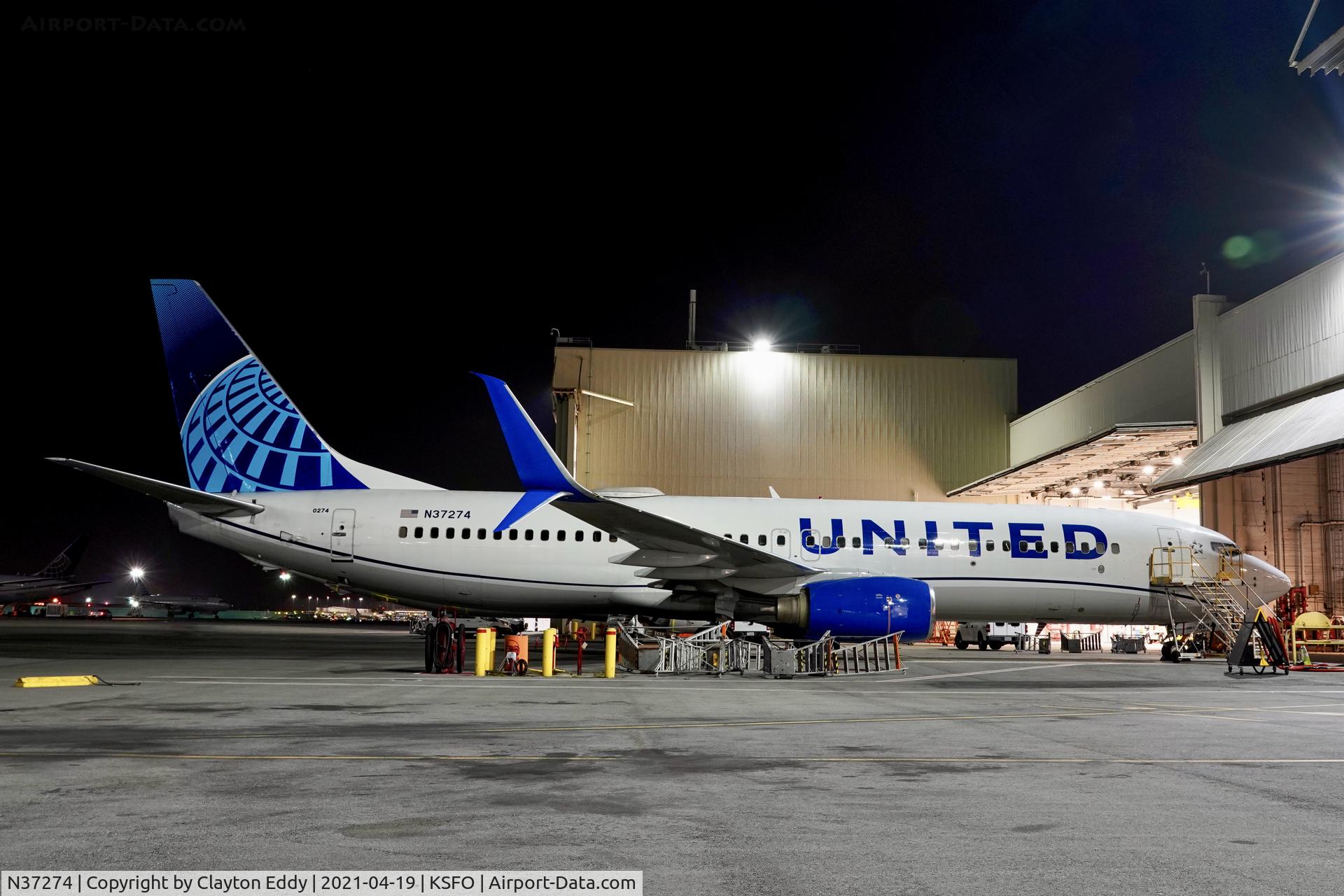 N37274, 2002 Boeing 737-824 C/N 31592, SFO 2021.