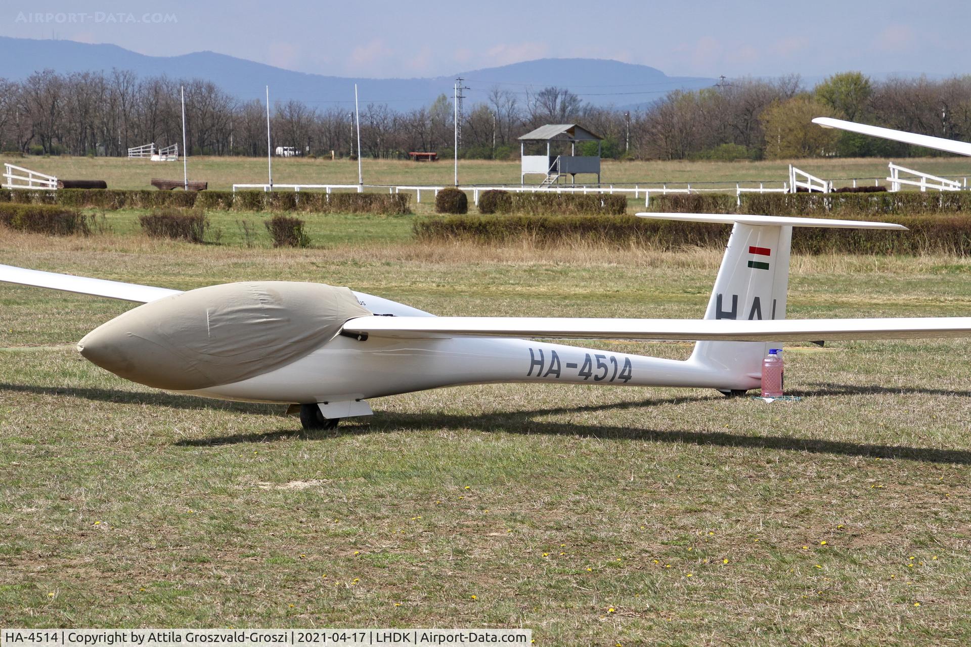 HA-4514, 2005 Schempp-Hirth Discus 2a C/N 215, LHDK . Dunakeszi Airport, Hungary