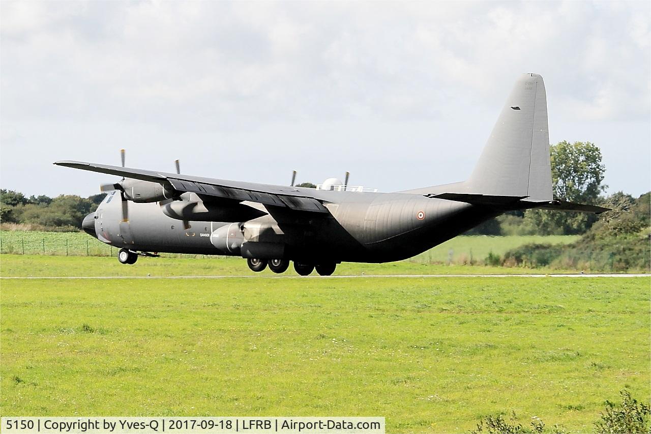 5150, 1988 Lockheed C-130H-30 Hercules C/N 382-5150, Lockheed C-130H Hercules (61-PG), Landing rwy 25L, Brest-Bretagne airport (LFRB-BES)