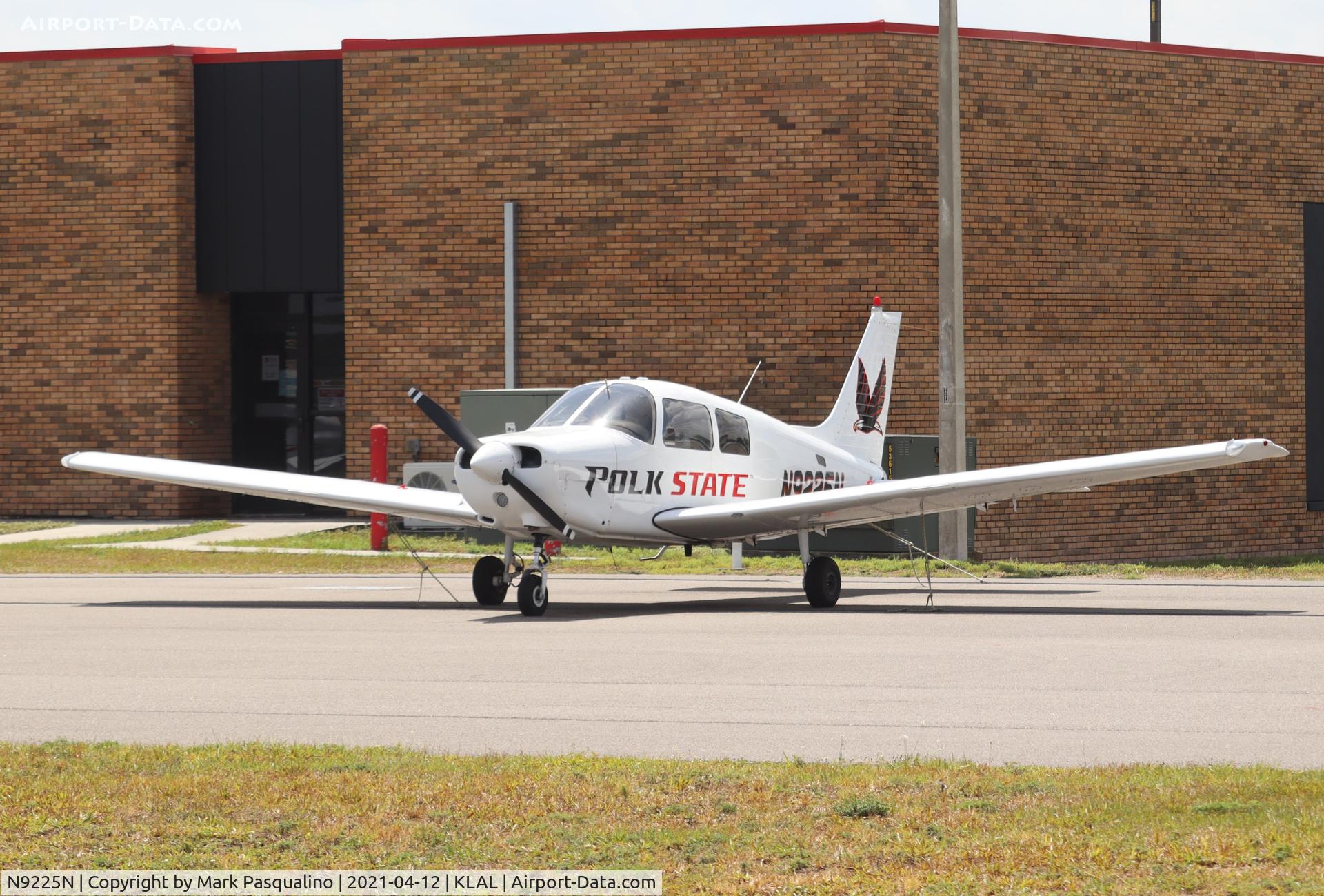 N9225N, 1989 Piper PA-28-161 C/N 2841044, Piper PA-28-161