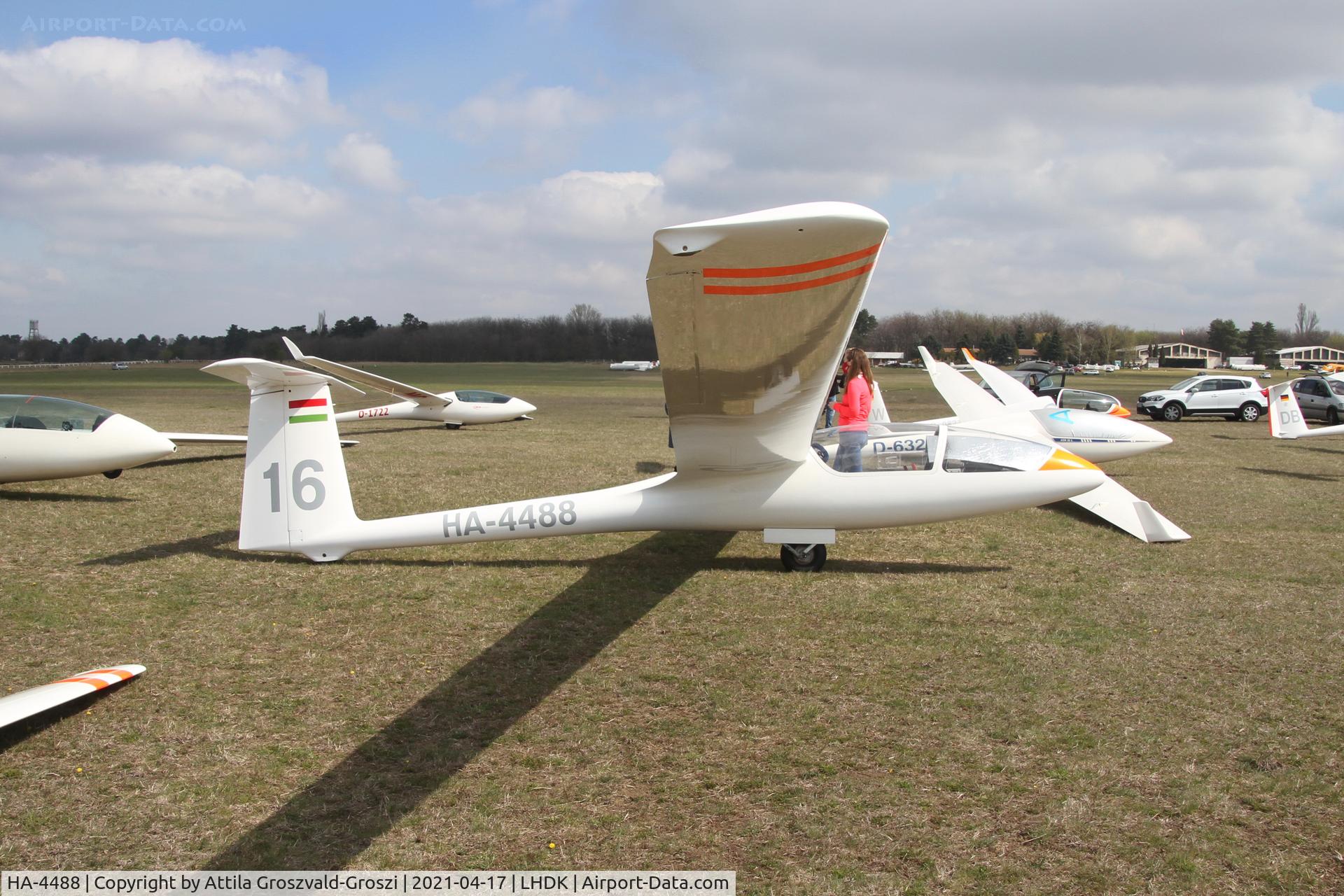 HA-4488, 1980 PZL-Bielsko SZD-48-1 Jantar Standard 2 C/N B-1026, LHDK . Dunakeszi Airport, Hungary