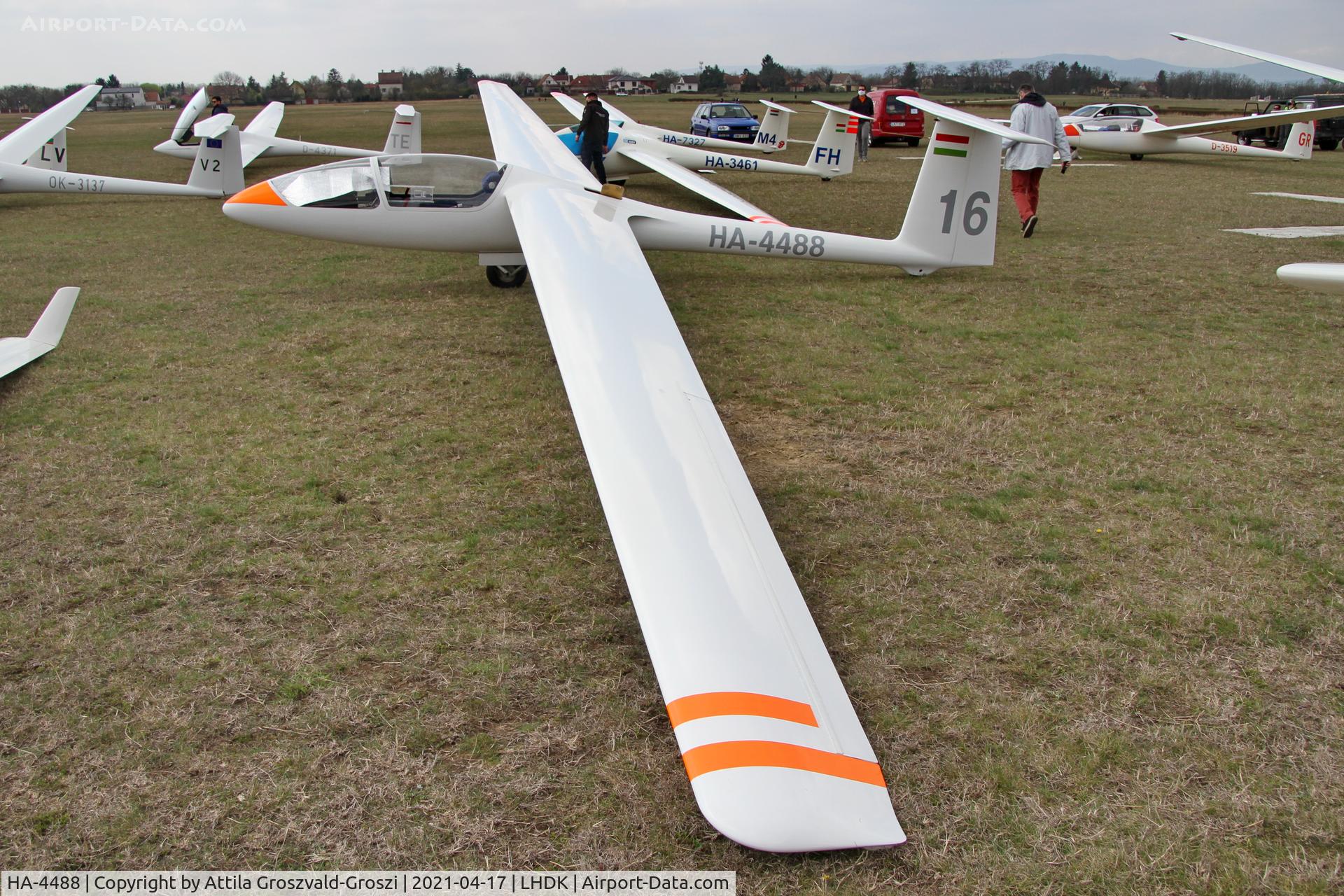 HA-4488, 1980 PZL-Bielsko SZD-48-1 Jantar Standard 2 C/N B-1026, LHDK . Dunakeszi Airport, Hungary