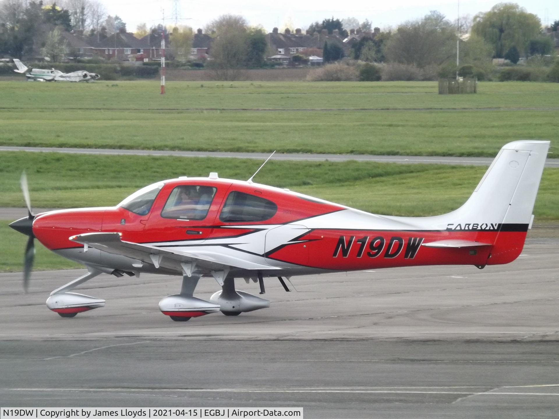 N19DW, 2018 Cirrus SR-22T GTS Carbon C/N 1686, Taxing in at Gloucestershire Airport.
