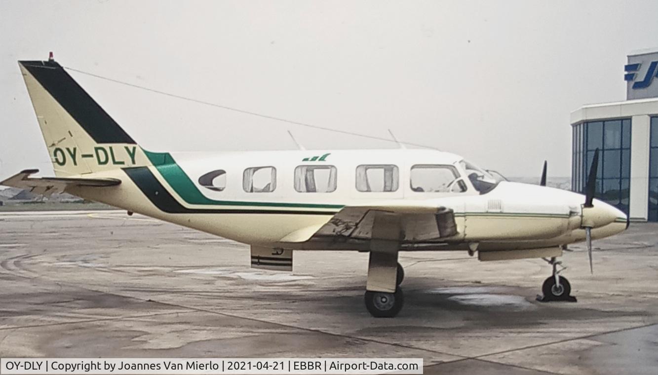 OY-DLY, 1968 Piper PA-31-310 Navajo Navajo C/N 31-229, scan from slide