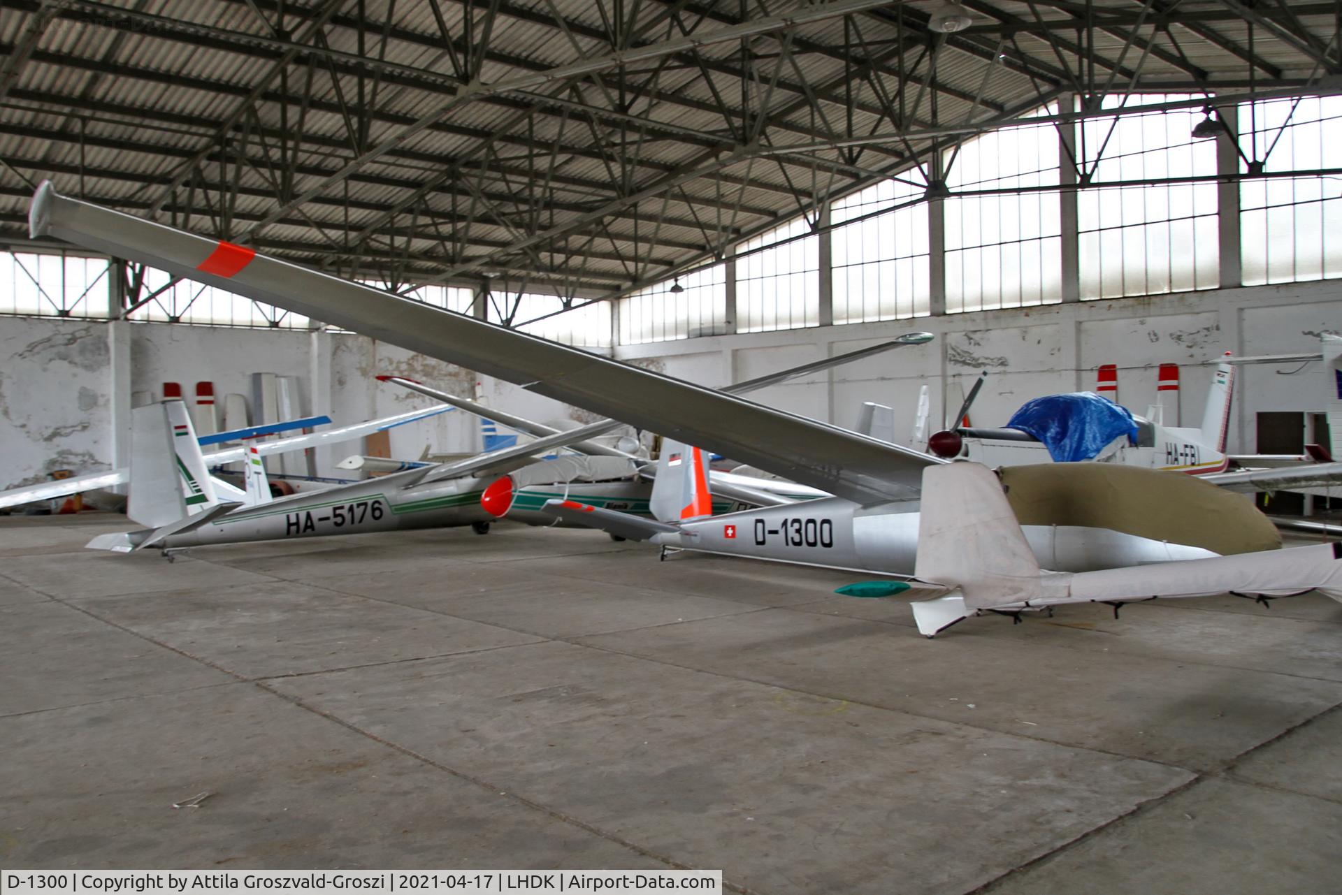 D-1300, 1975 Let L-13 Blanik C/N 026351, LHDK . Dunakeszi Airport, Hungary