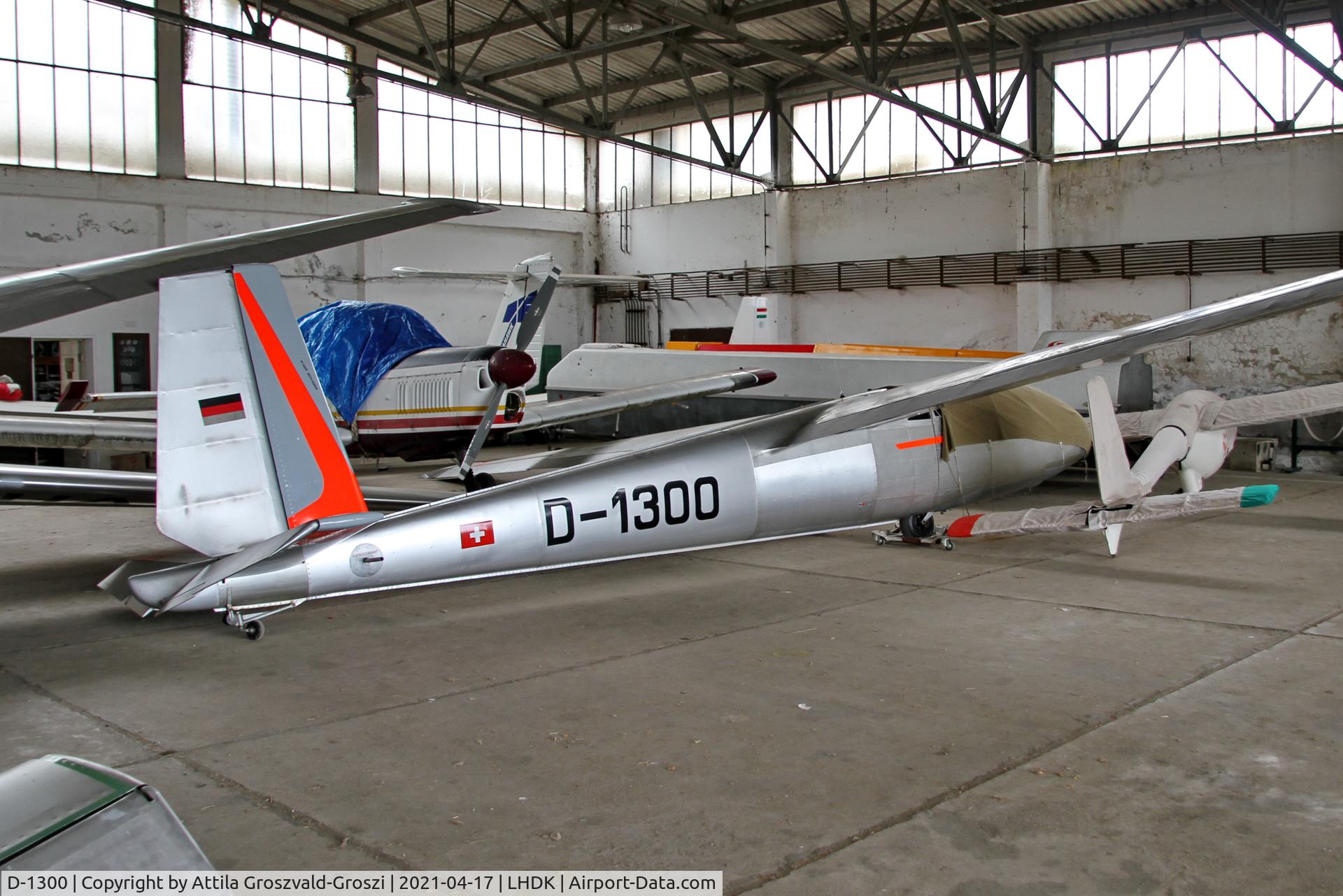 D-1300, 1975 Let L-13 Blanik C/N 026351, LHDK . Dunakeszi Airport, Hungary