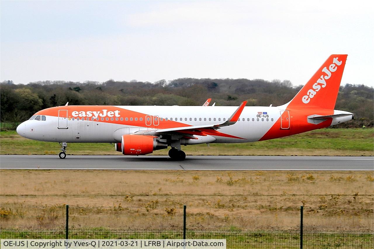 OE-IJS, 2016 Airbus A320-214 C/N 7410, Airbus A320-214, Taxiing rwy 07R, Brest-Bretagne Airport (LFRB-BES)