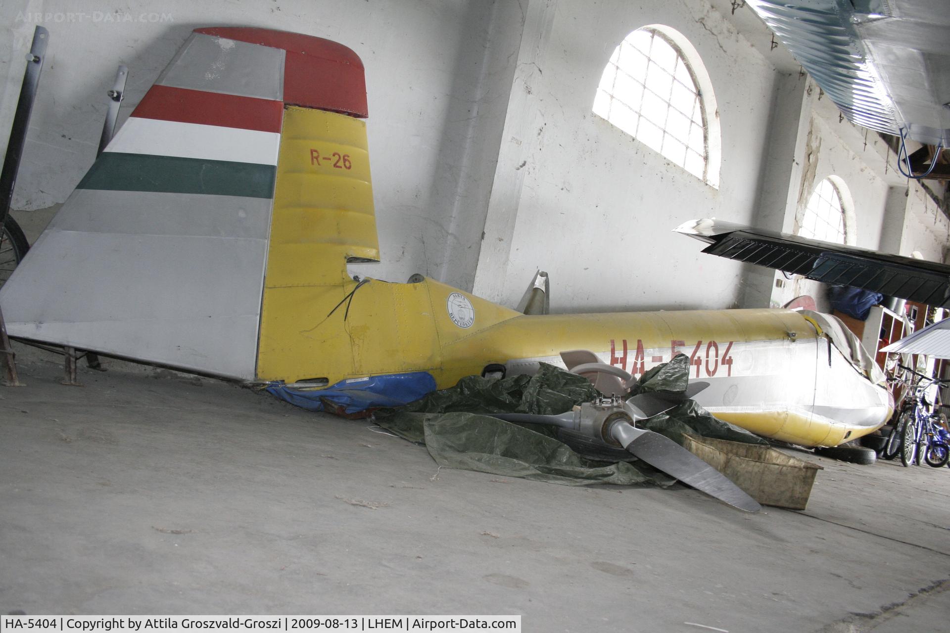 HA-5404, 1966 Rubik R-26S Góbé C/N E-1273, LHEM- Esztergom Airport, Hungary