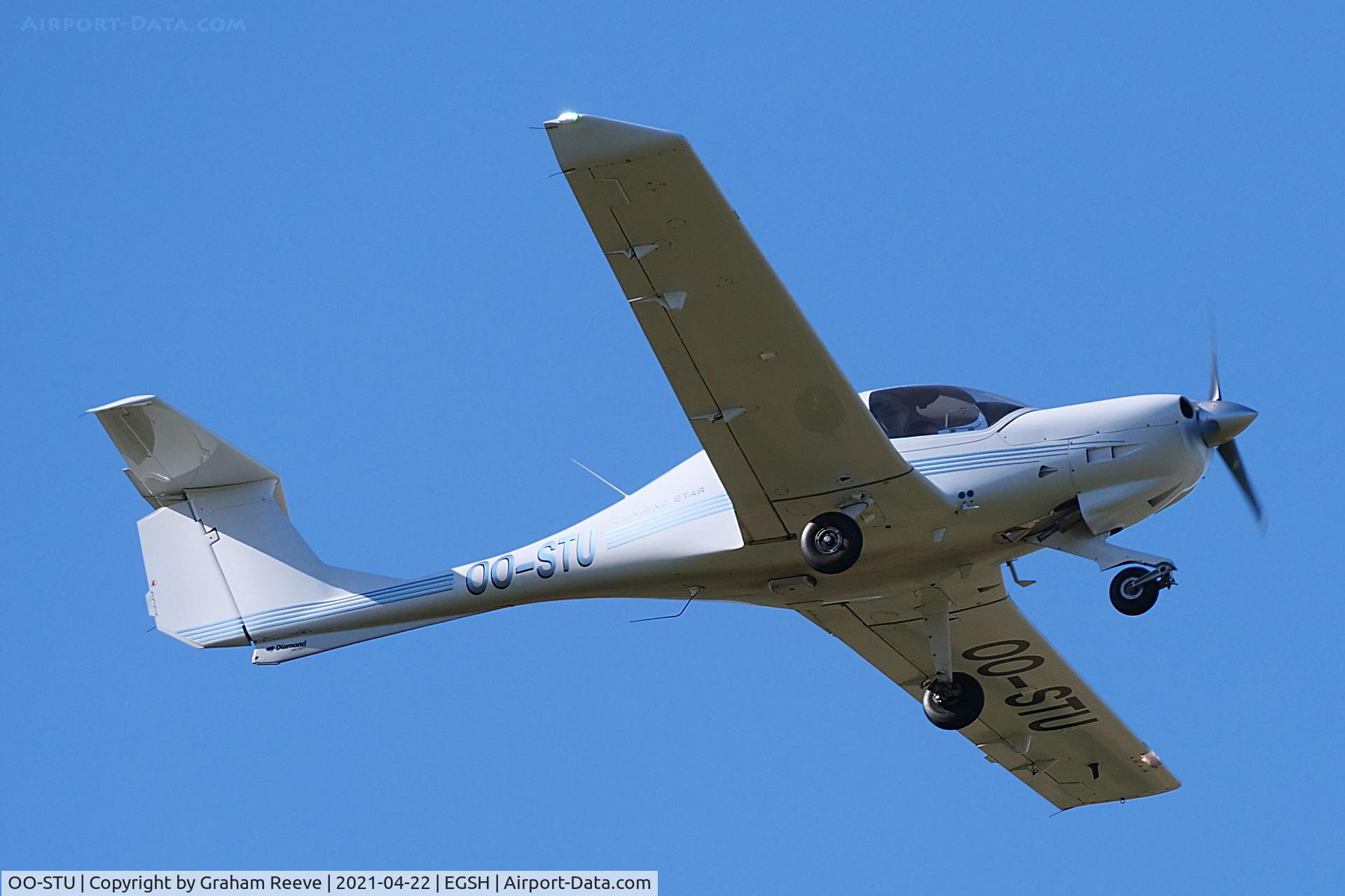 OO-STU, 2008 Diamond DA-40D Diamond Star C/N D4.350, Departing from Norwich.