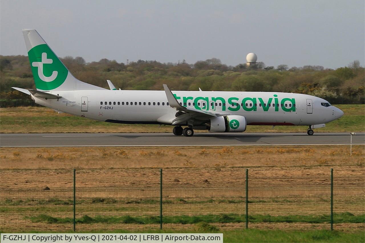 F-GZHJ, 2013 Boeing 737-86J C/N 37778, Boeing 737-86J, Reverse thrust landing rwy 07R, Brest-Bretagne airport (LFRB-BES)