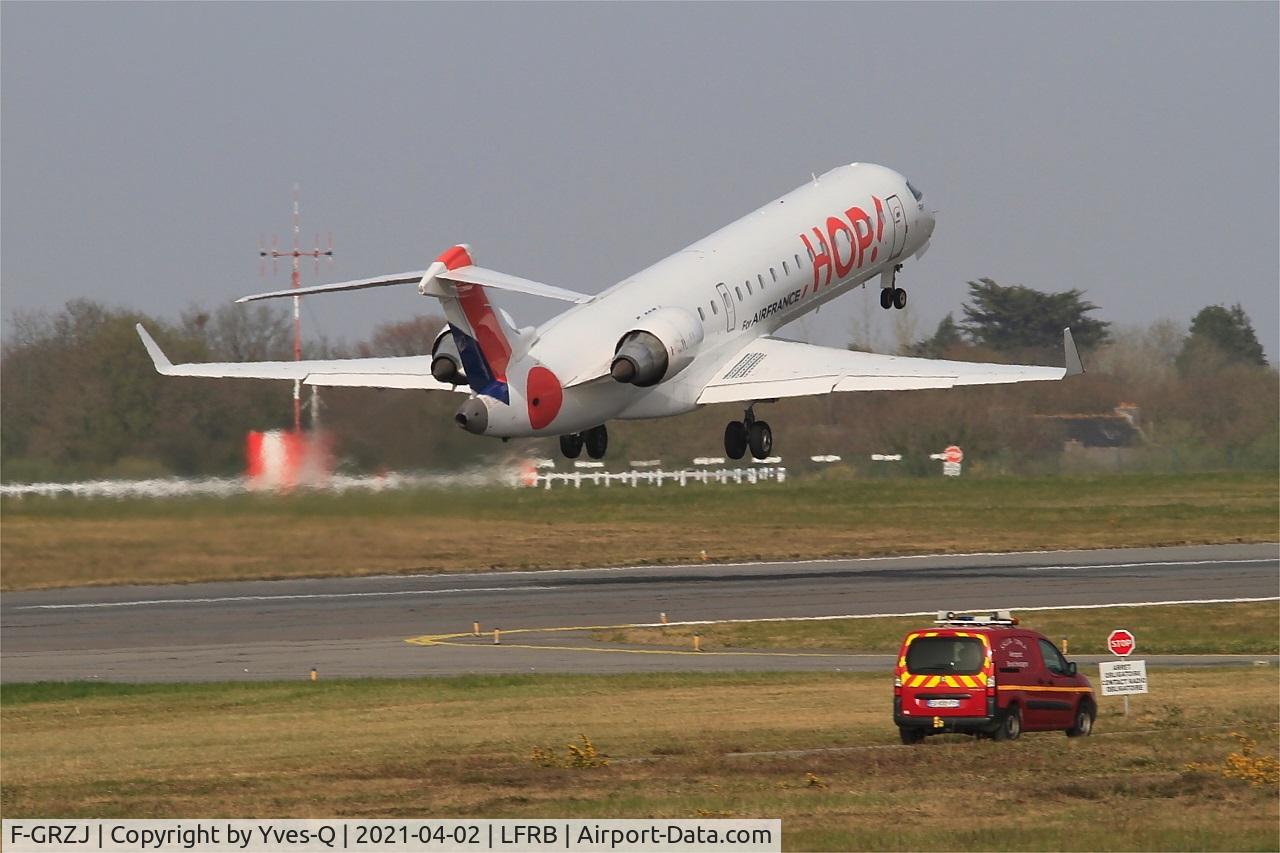 F-GRZJ, Canadair CRJ-702 (CL-600-2C10) Regional Jet C/N 10096, Canadair Regional Jet CRJ-702, Take off rwy 07R, Brest-Guipavas Airport (LFRB-BES)