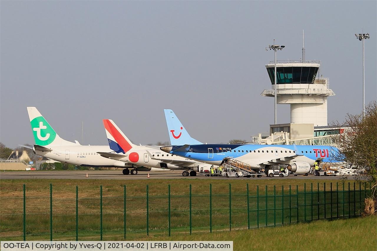 OO-TEA, 2014 Embraer 190LR (ERJ-190-100LR) C/N 19000665, OO-TEA - Embraer 190LR, Boarding area, Brest-Bretagne Airport (LFRB-BES)