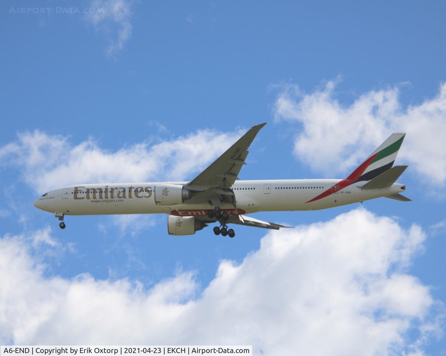 A6-END, 2012 Boeing 777-31H/ER C/N 41084, A6-END landing rw 04R