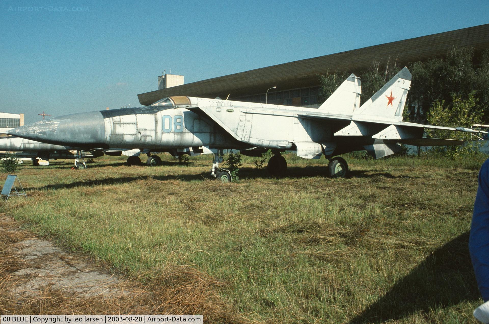 08 BLUE, 1978 Mikoyan-Gurevich MiG-25PD C/N 84018081, Khodinka Museum Moscow 20.8.2003