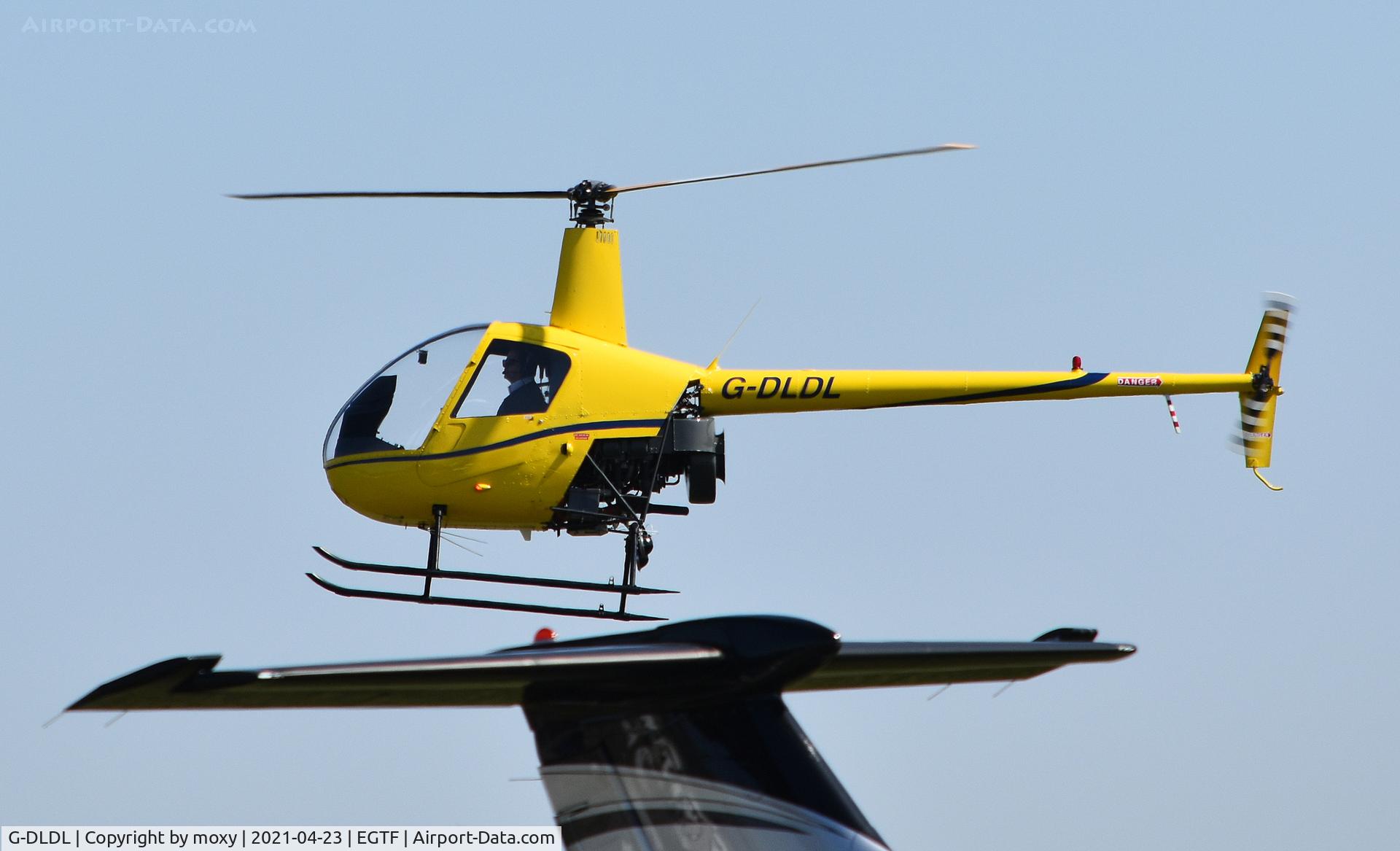G-DLDL, 1991 Robinson R22 Beta II C/N 1971, Robinson R22 Beta II arriving Fairoaks.
