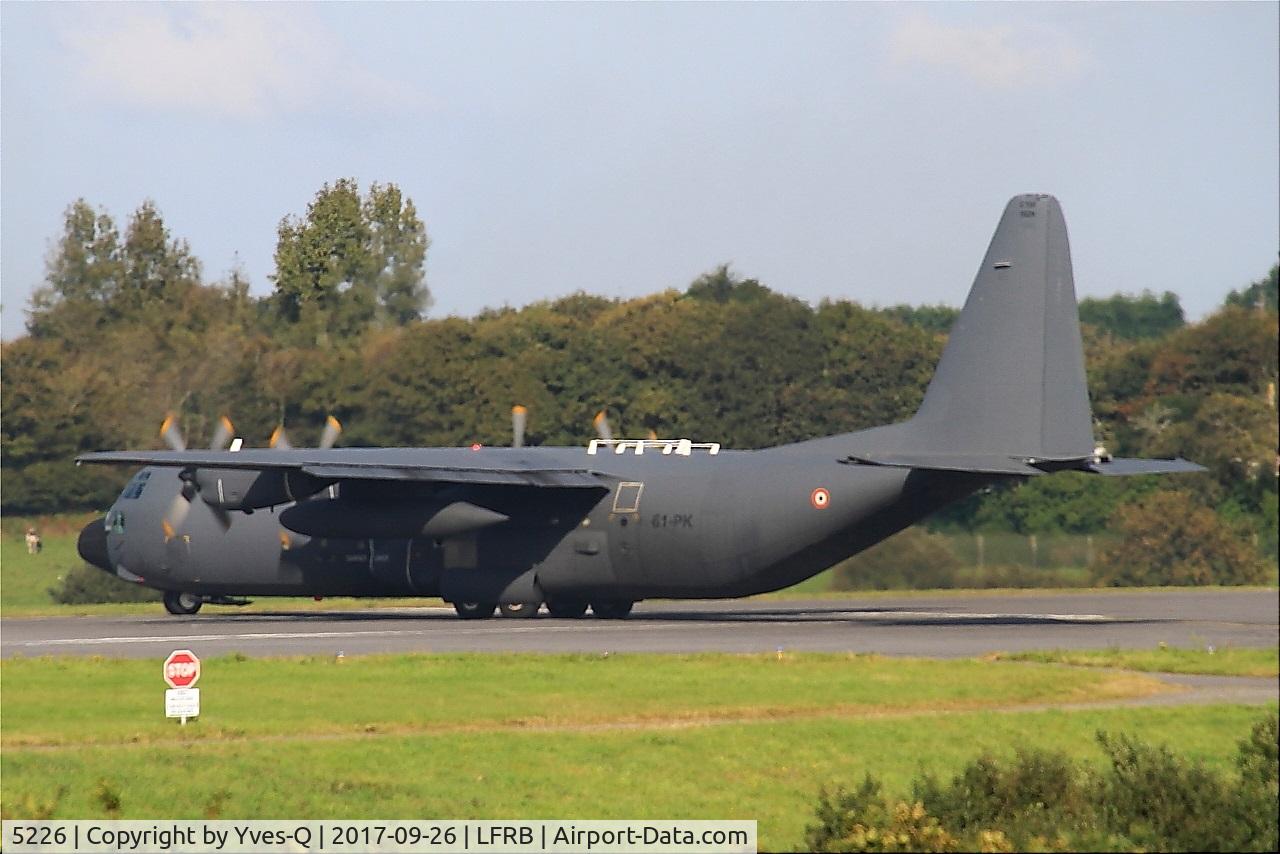 5226, Lockheed C-130H-30 Hercules C/N 382-5226, Lockheed C-130H Hercules (61-PK), Lining up rwy 25L, Brest-Bretagne airport (LFRB-BES)