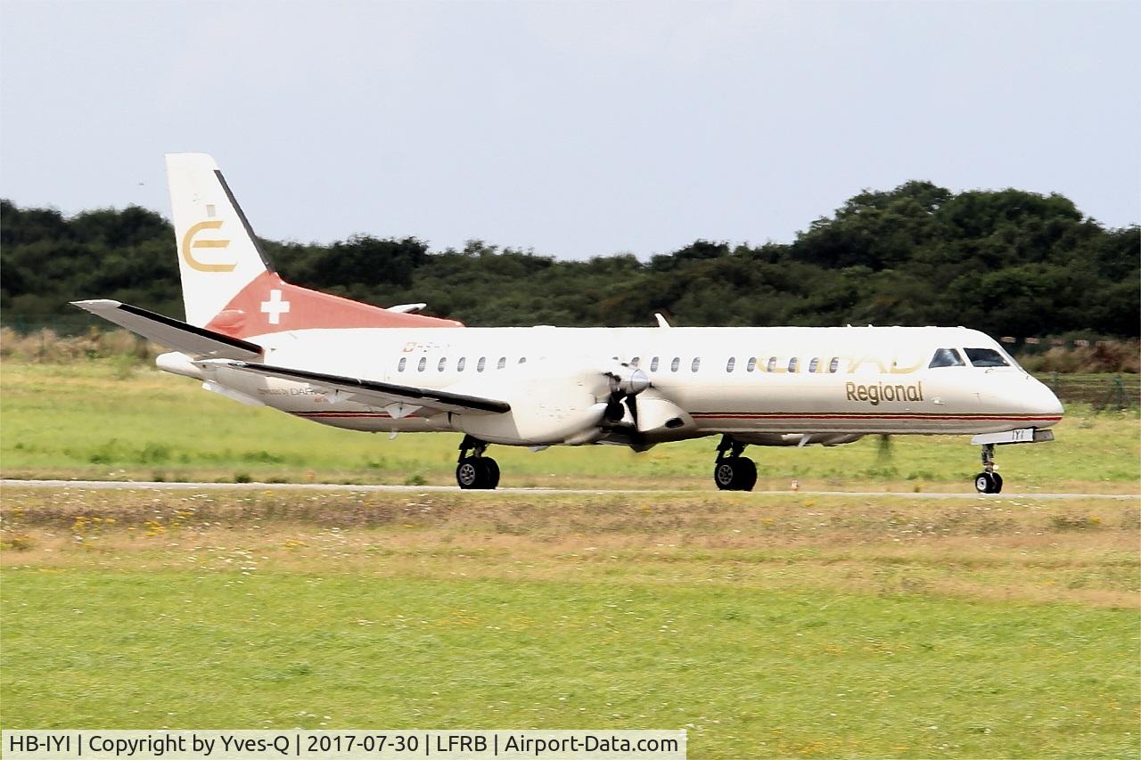HB-IYI, 1995 Saab 2000 C/N 2000-016, Saab 2000, Taxiing rwy 25L, Brest-Bretagne airport (LFRB-BES)