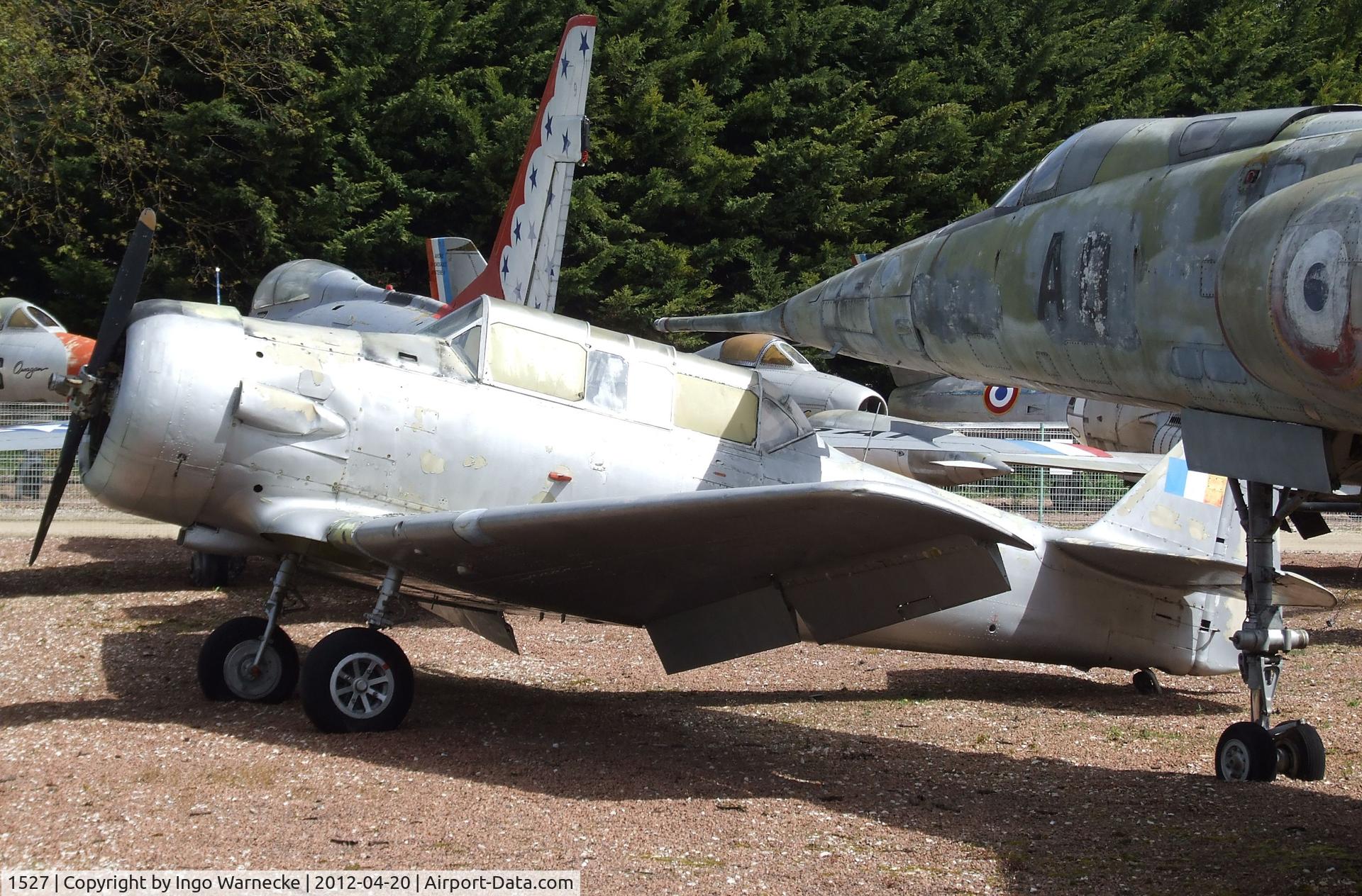 1527, North American AT-6C Harvard IIA C/N 88-10675, North American AT-6C Harvard IIA at the Musee de l'Aviation du Chateau, Savigny-les-Beaune