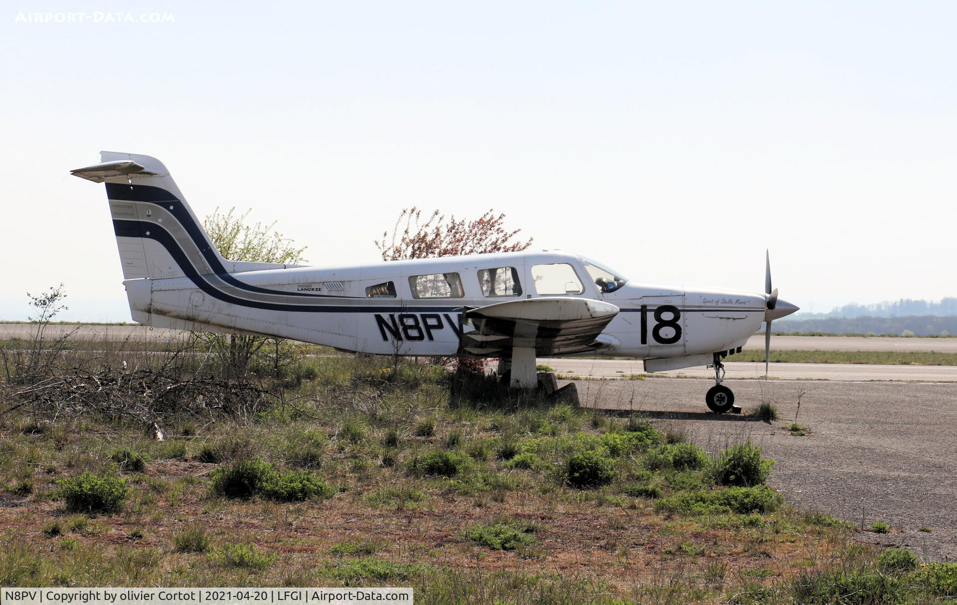N8PV, Piper PA-32RT-300 C/N 32R-7985101, not in good shape... april 2021