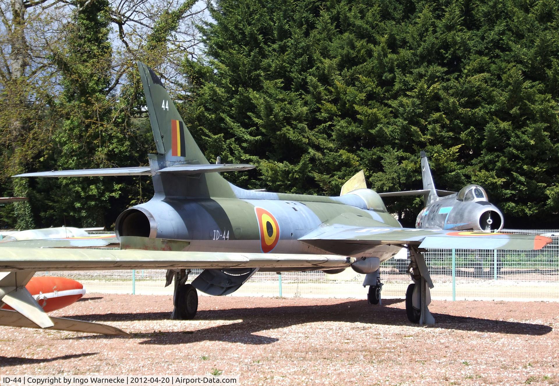 ID-44, Hawker Hunter F.4 C/N AF/HOF57, Hawker Hunter F4 at the Musee de l'Aviation du Chateau, Savigny-les-Beaune