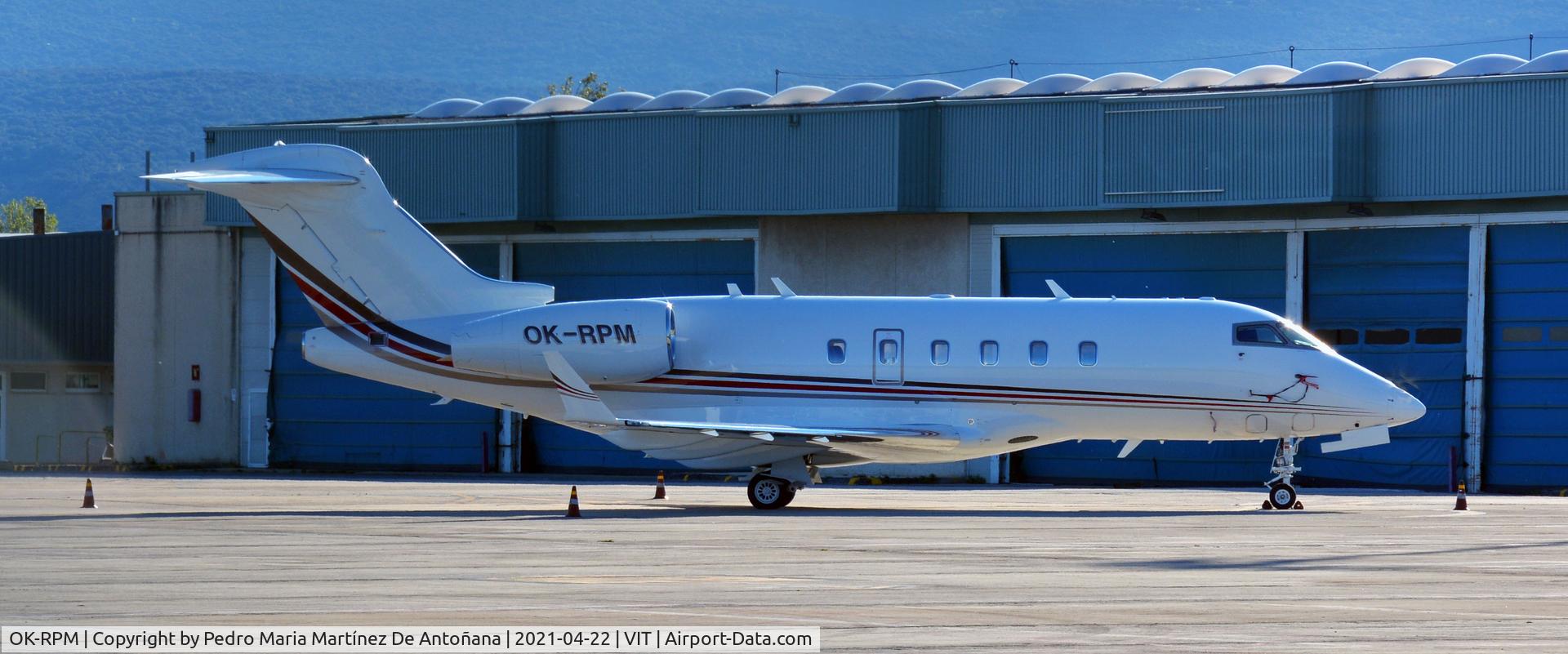 OK-RPM, 2004 Bombardier BD-100-1A10 Challenger 300 C/N 20022, Aeropuerto de Foronda - Vitoria-Gasteiz - Euskadi - España