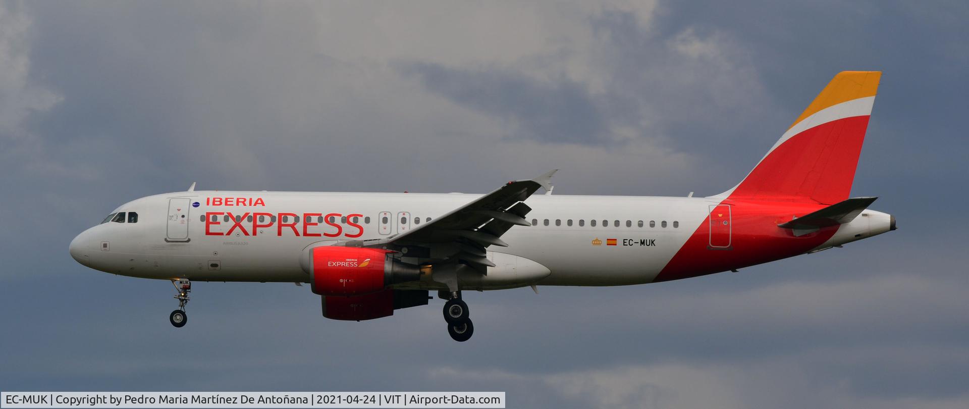 EC-MUK, 2007 Airbus A320-214 C/N 3293, Aeropuerto de Foronda - Vitoria-Gasteiz - Euskadi - España