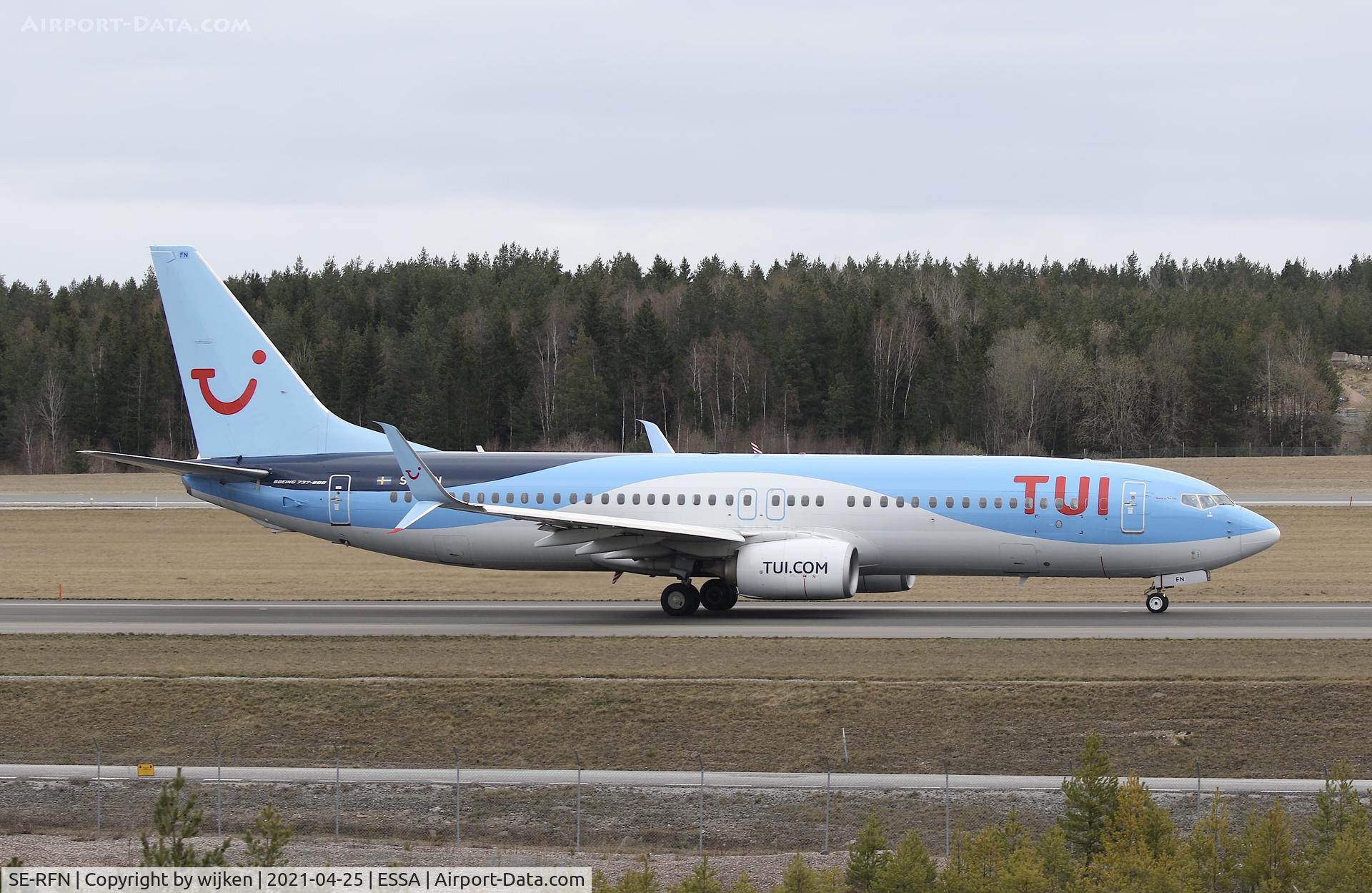 SE-RFN, 2012 Boeing 737-8K5 C/N 38107, Taxiway W