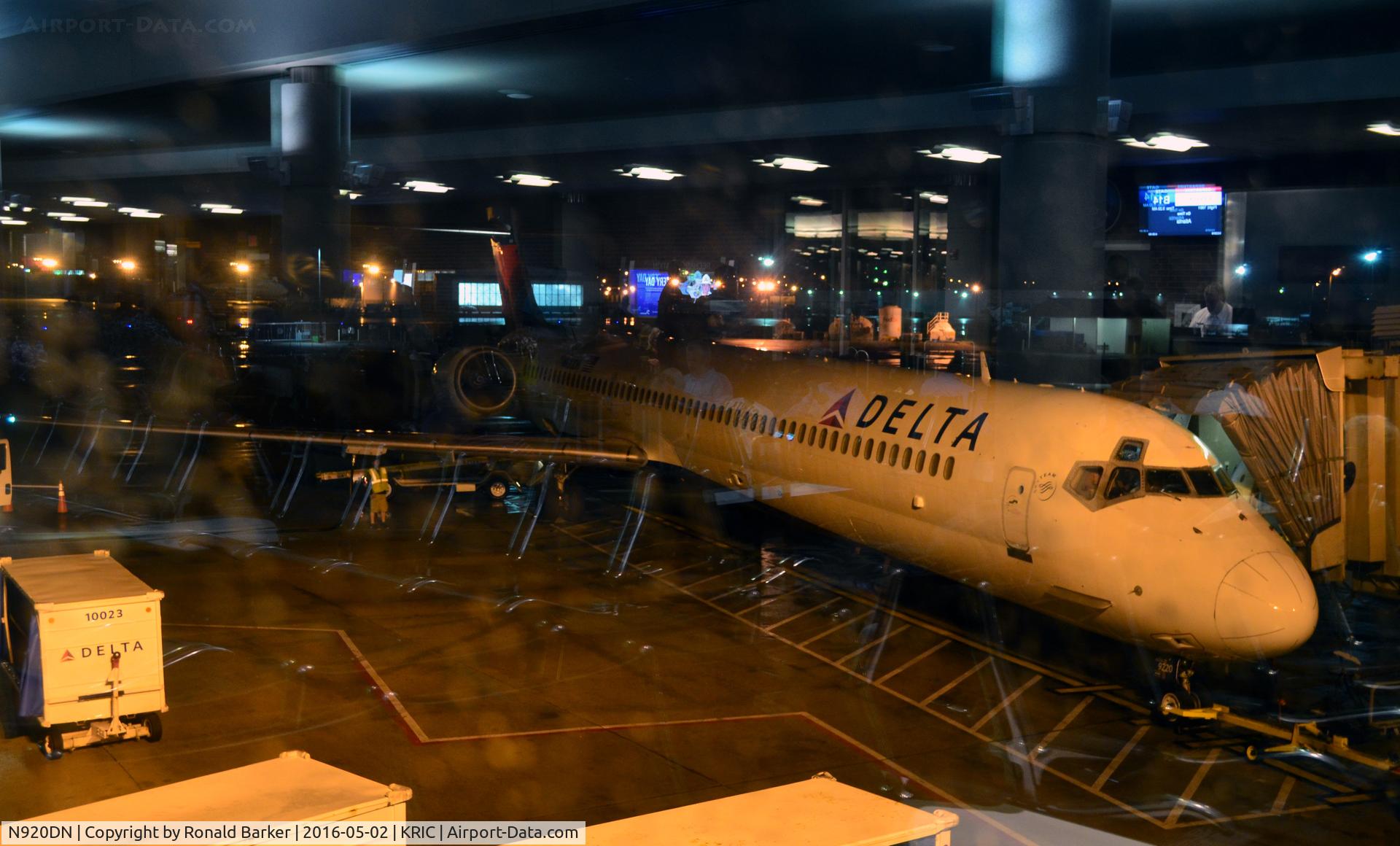 N920DN, 1997 McDonnell Douglas MD-90-30 C/N 53582, At the gate Richmond, VA
