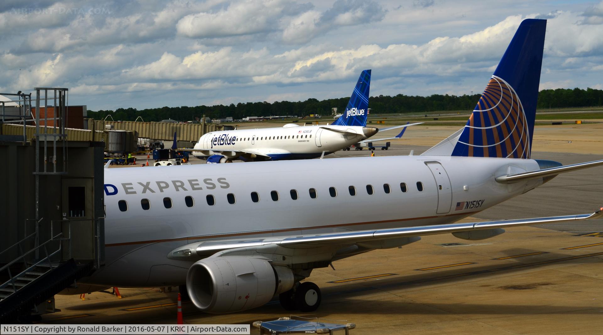 N151SY, 2015 Embraer 175LR (ERJ-170-200LR) C/N 17000503, At the gate Richmond, VA