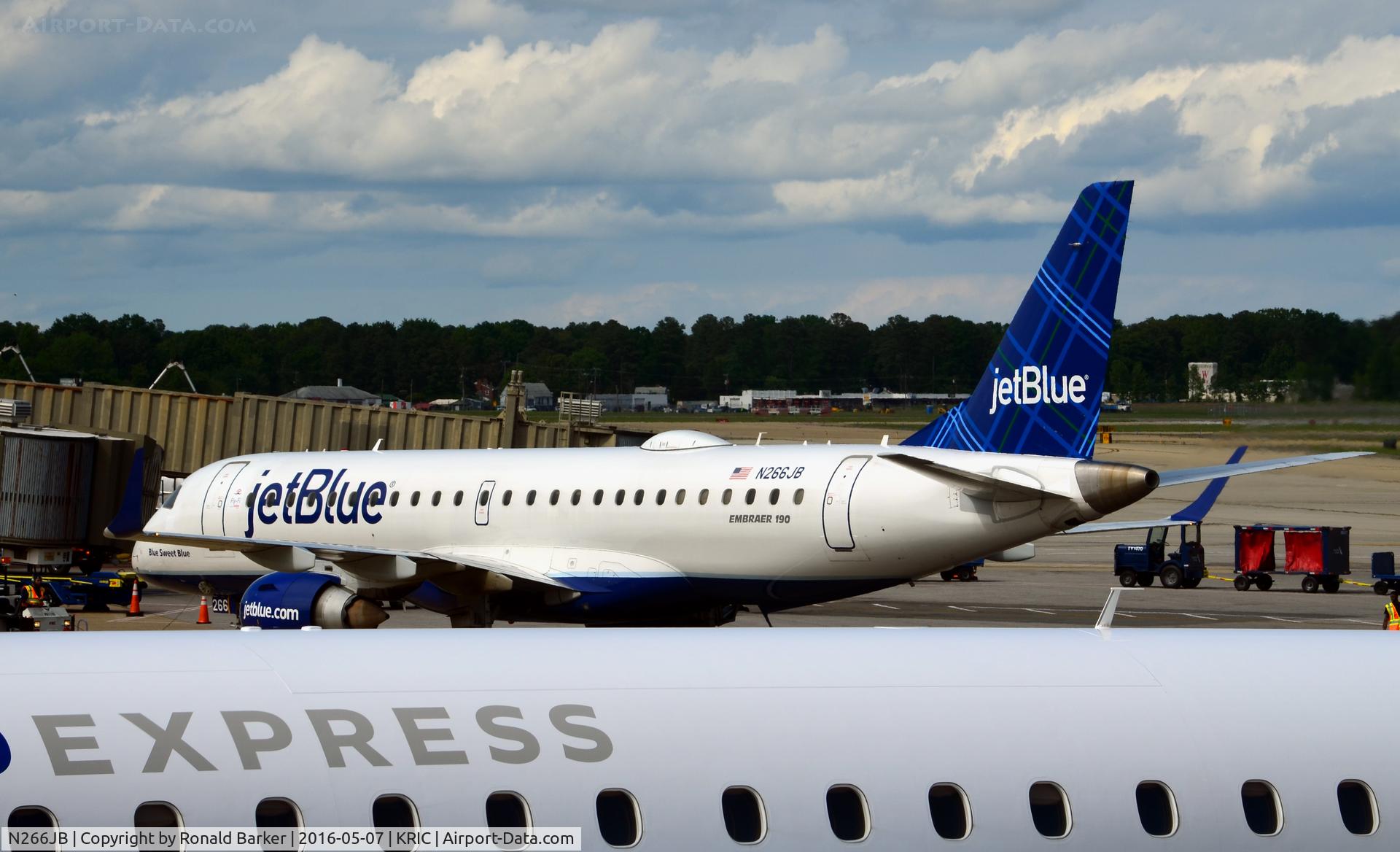N266JB, 2007 Embraer ERJ-190-100 IGW 190AR C/N 19000054, At the gate Richmond, VA