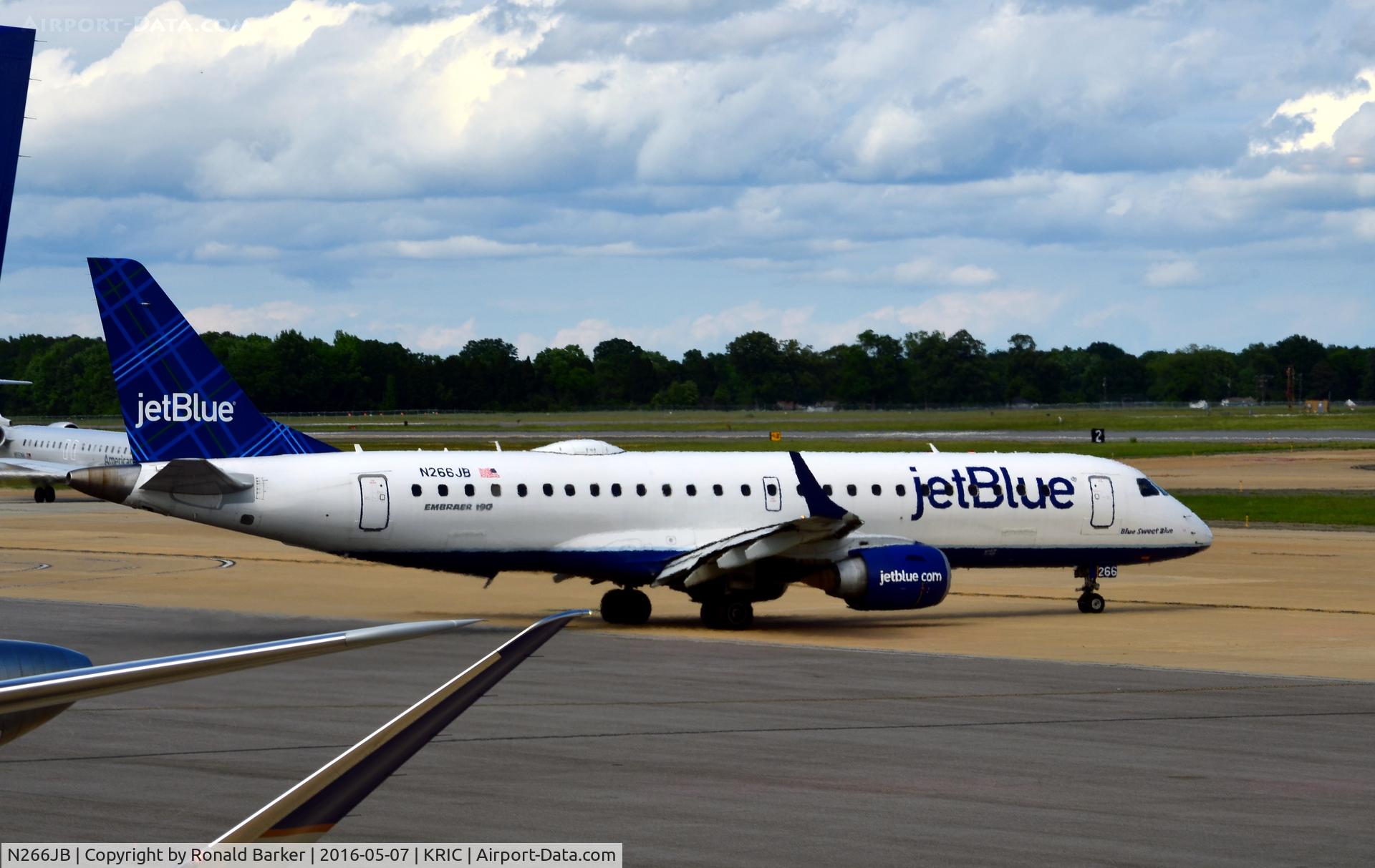 N266JB, 2007 Embraer ERJ-190-100 IGW 190AR C/N 19000054, Taxi for takeoff Richmond, VA