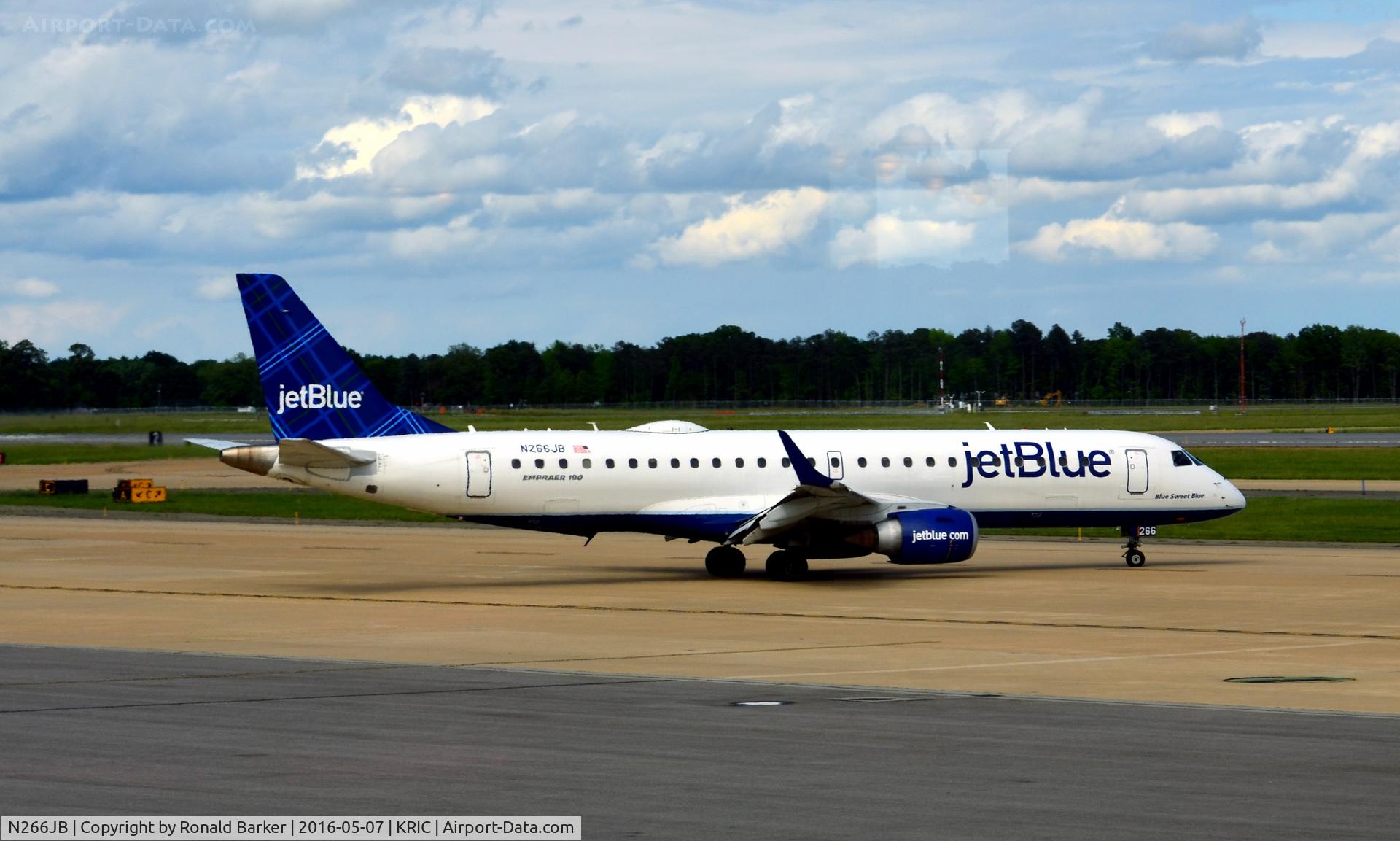 N266JB, 2007 Embraer ERJ-190-100 IGW 190AR C/N 19000054, Taxi to takeoff Richmond, VA