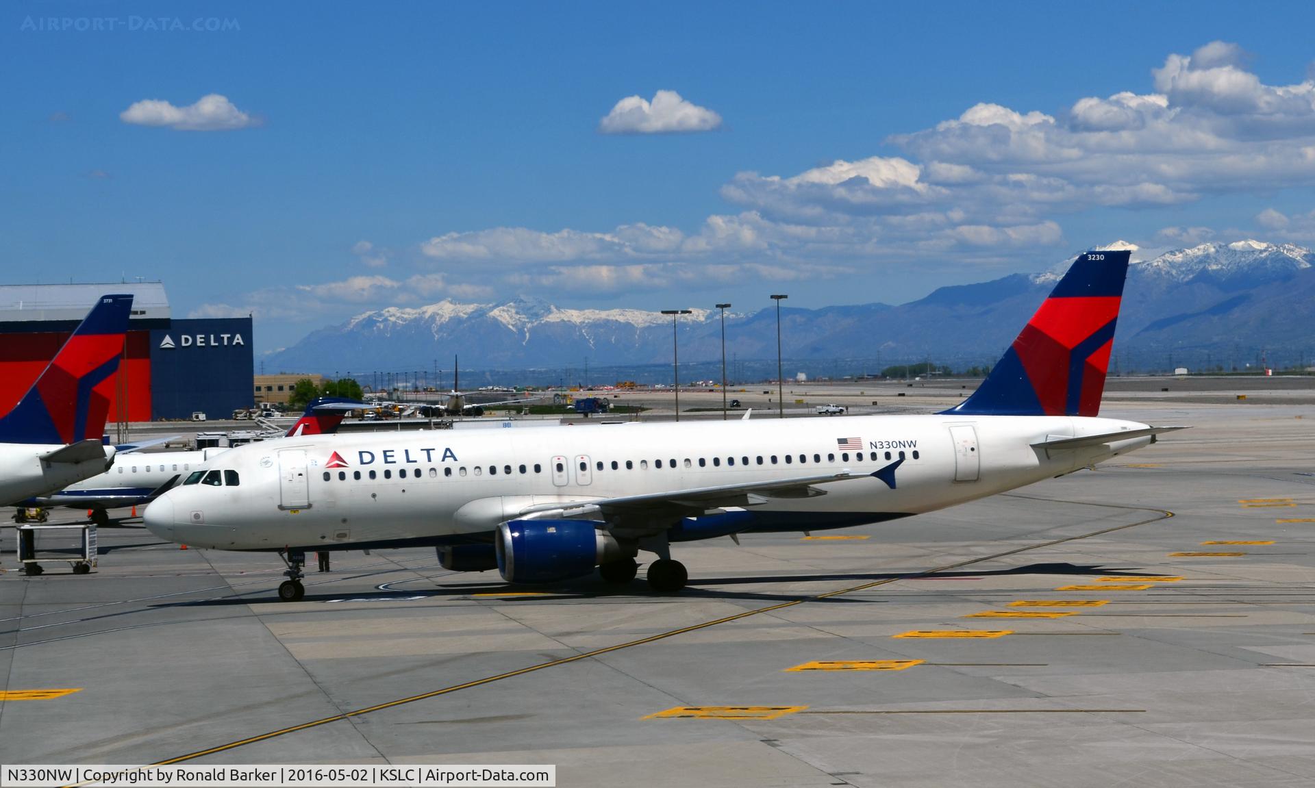 N330NW, 1992 Airbus A320-211 C/N 307, Taxi to gate SLC