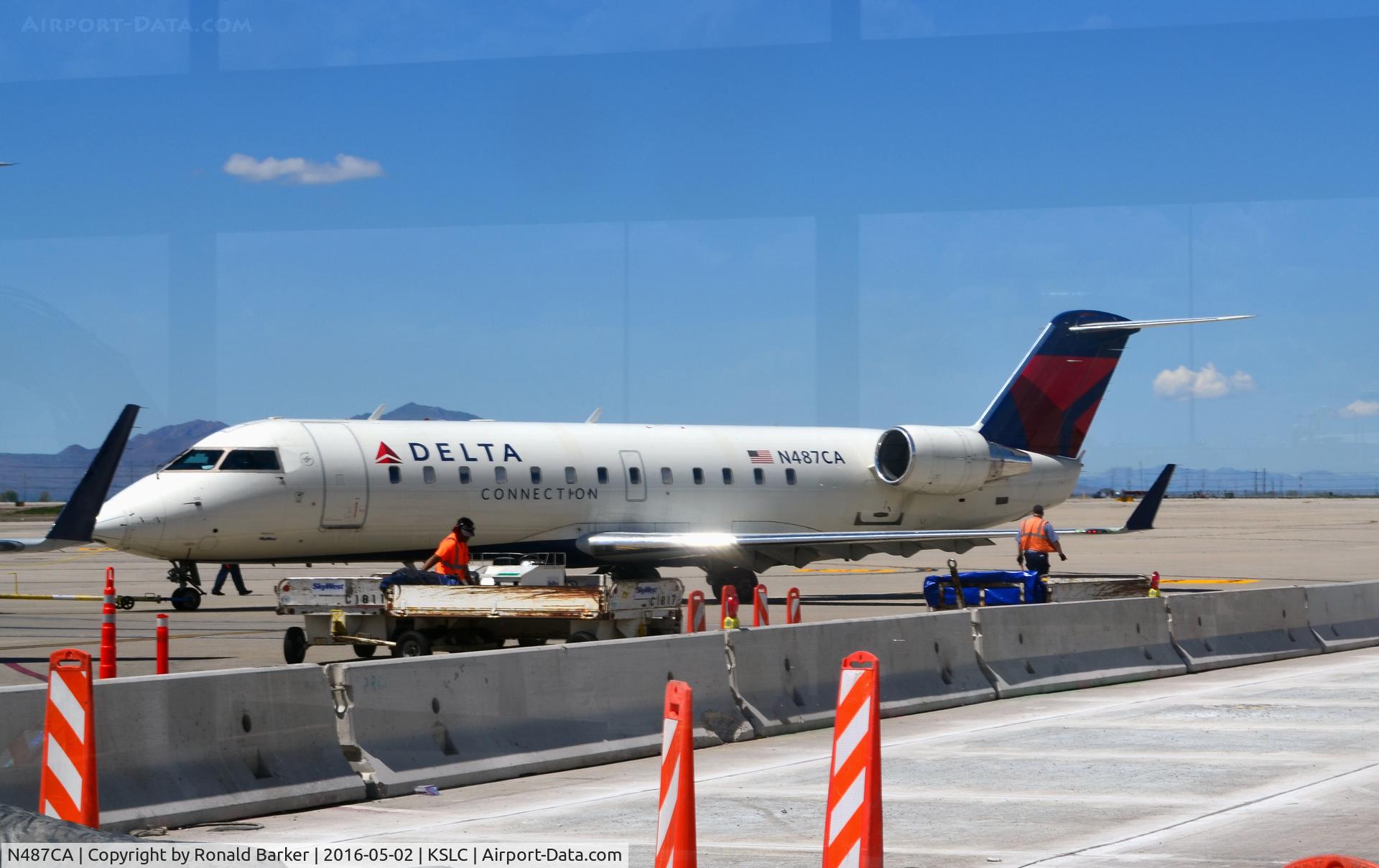 N487CA, 2002 Bombardier CRJ-200ER (CL-600-2B19) C/N 7729, Taxi SLC