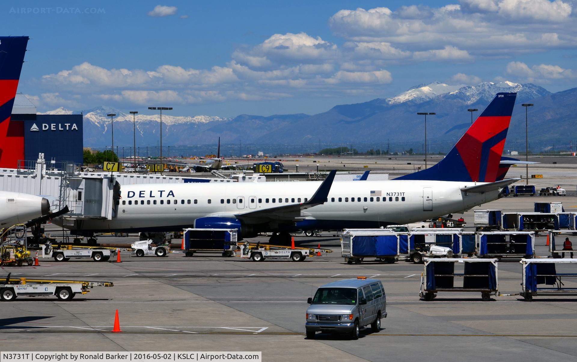 N3731T, 2000 Boeing 737-832 C/N 30775, Gate C7 SLC