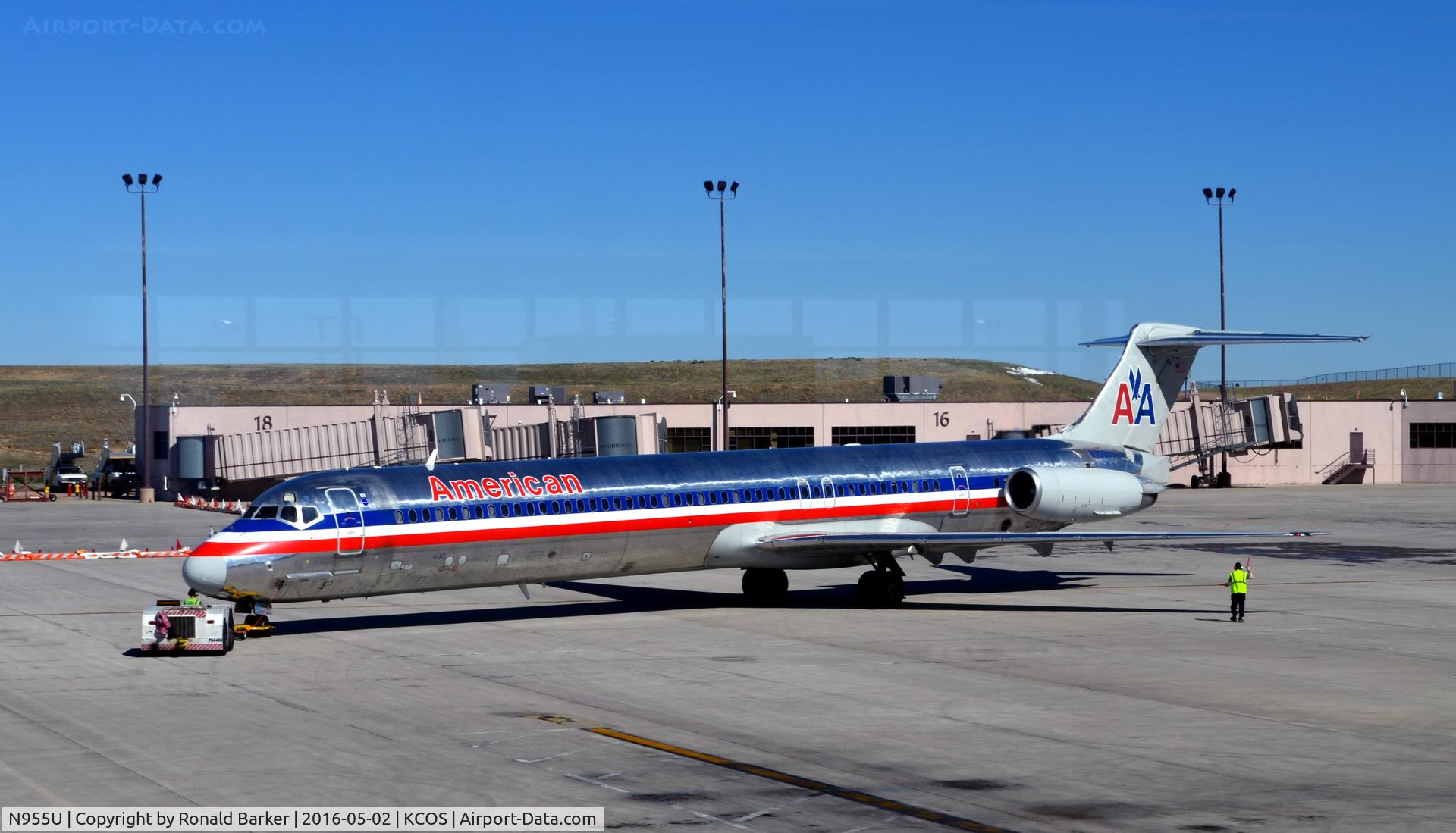 N955U, 1987 McDonnell Douglas MD-82 (DC-9-82) C/N 49427, Push back COS