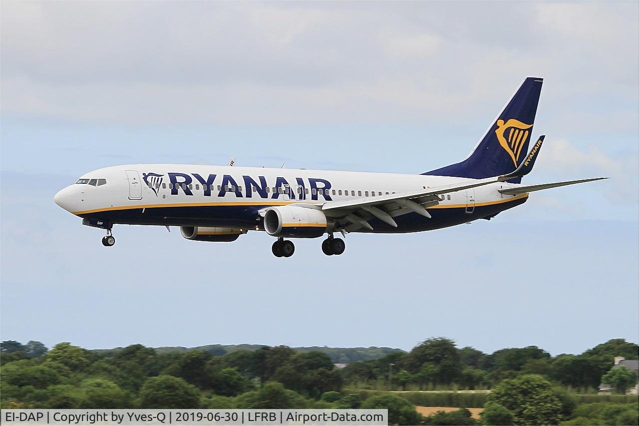 EI-DAP, 2003 Boeing 737-8AS C/N 33551, Boeing 737-8AS, On final rwy 25L, Brest-Bretagne airport (LFRB-BES)