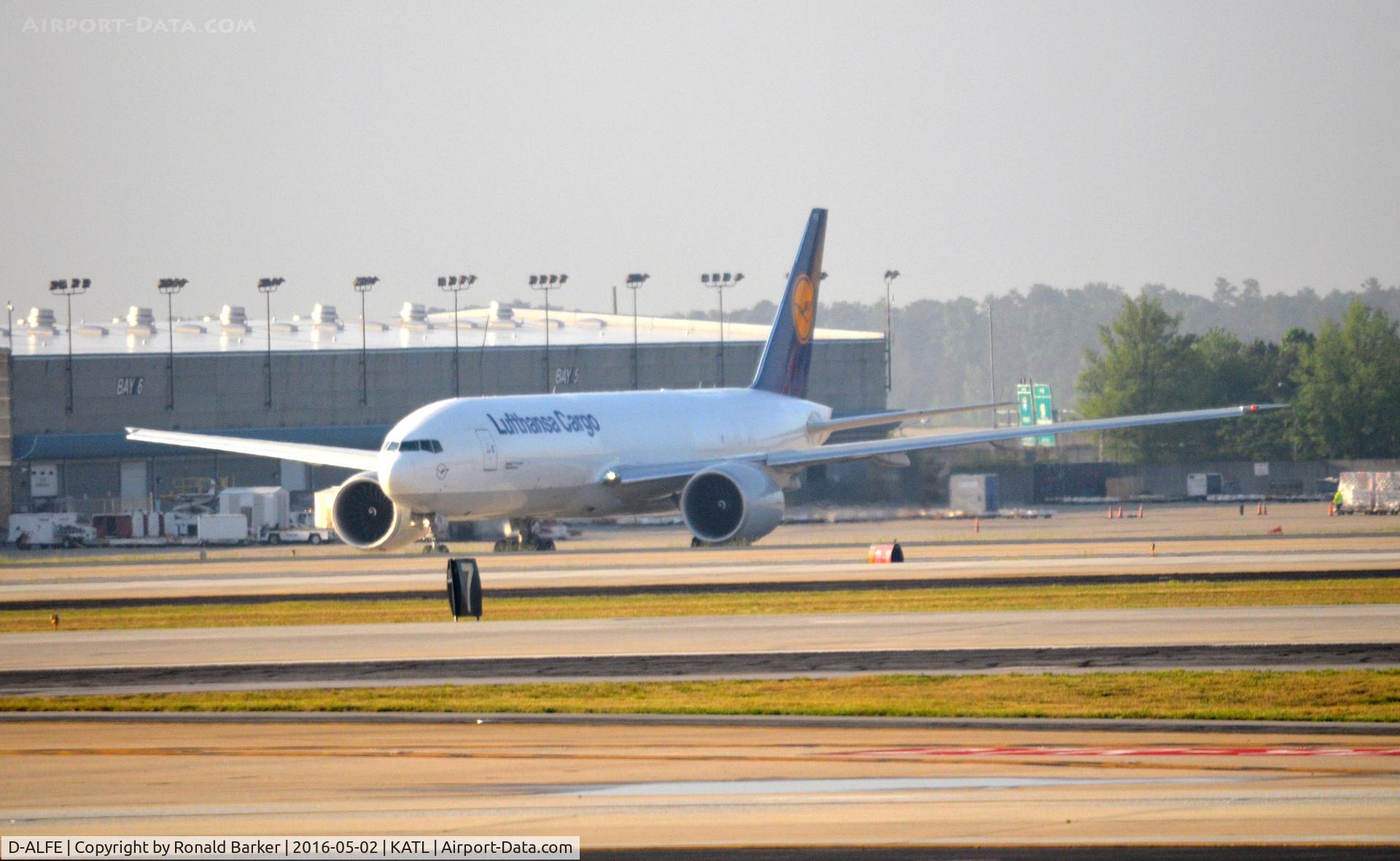 D-ALFE, 2015 Boeing 777-FBT C/N 41678, Taxi Atlanta