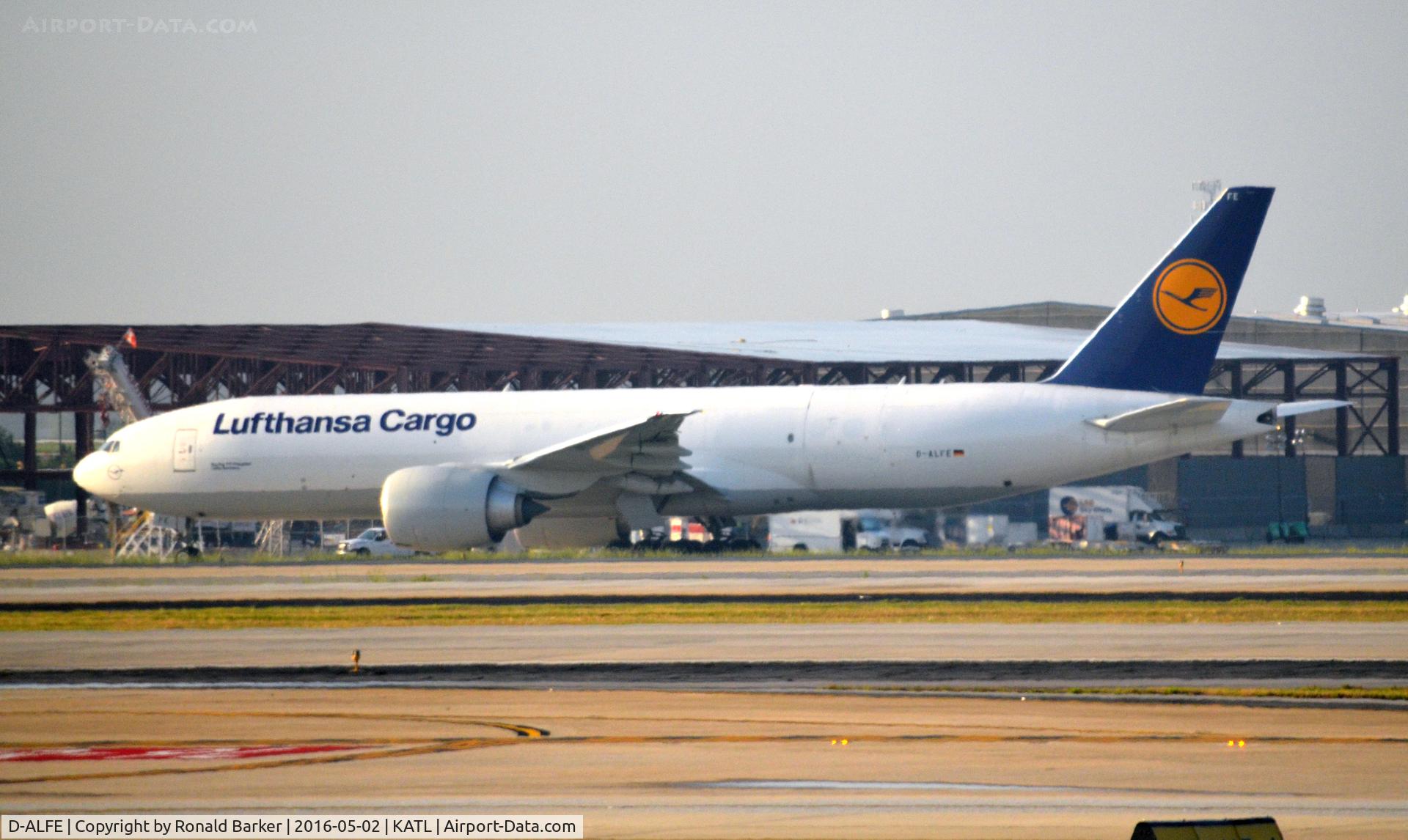 D-ALFE, 2015 Boeing 777-FBT C/N 41678, Taxi Atlanta