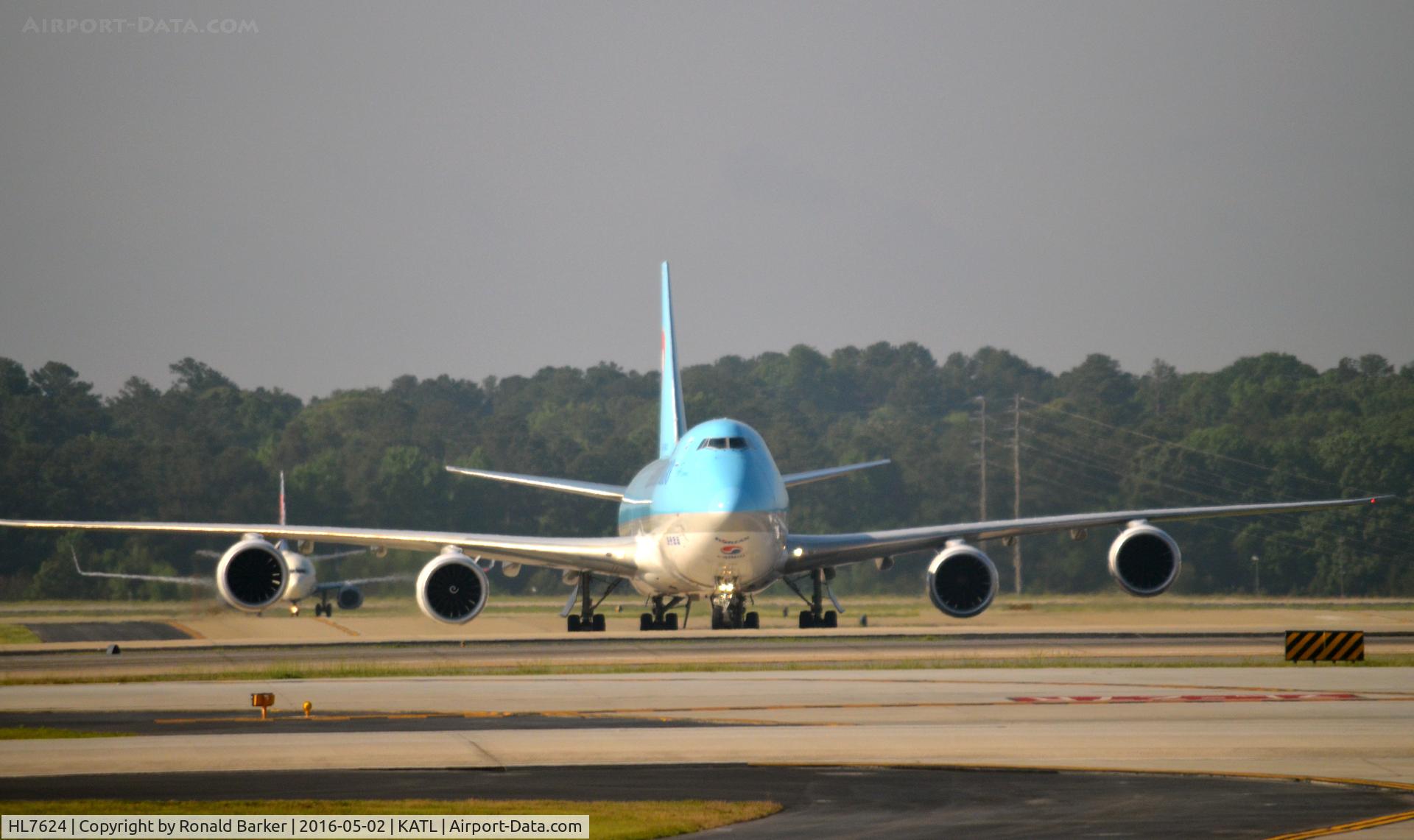 HL7624, 2013 Boeing 747-8B5F C/N 37656, Taxi to park Atlanta