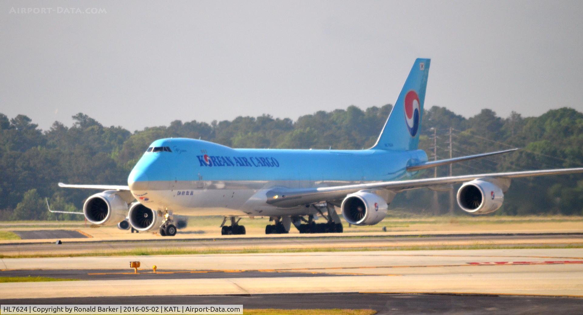 HL7624, 2013 Boeing 747-8B5F C/N 37656, Taxi to park Atlanta