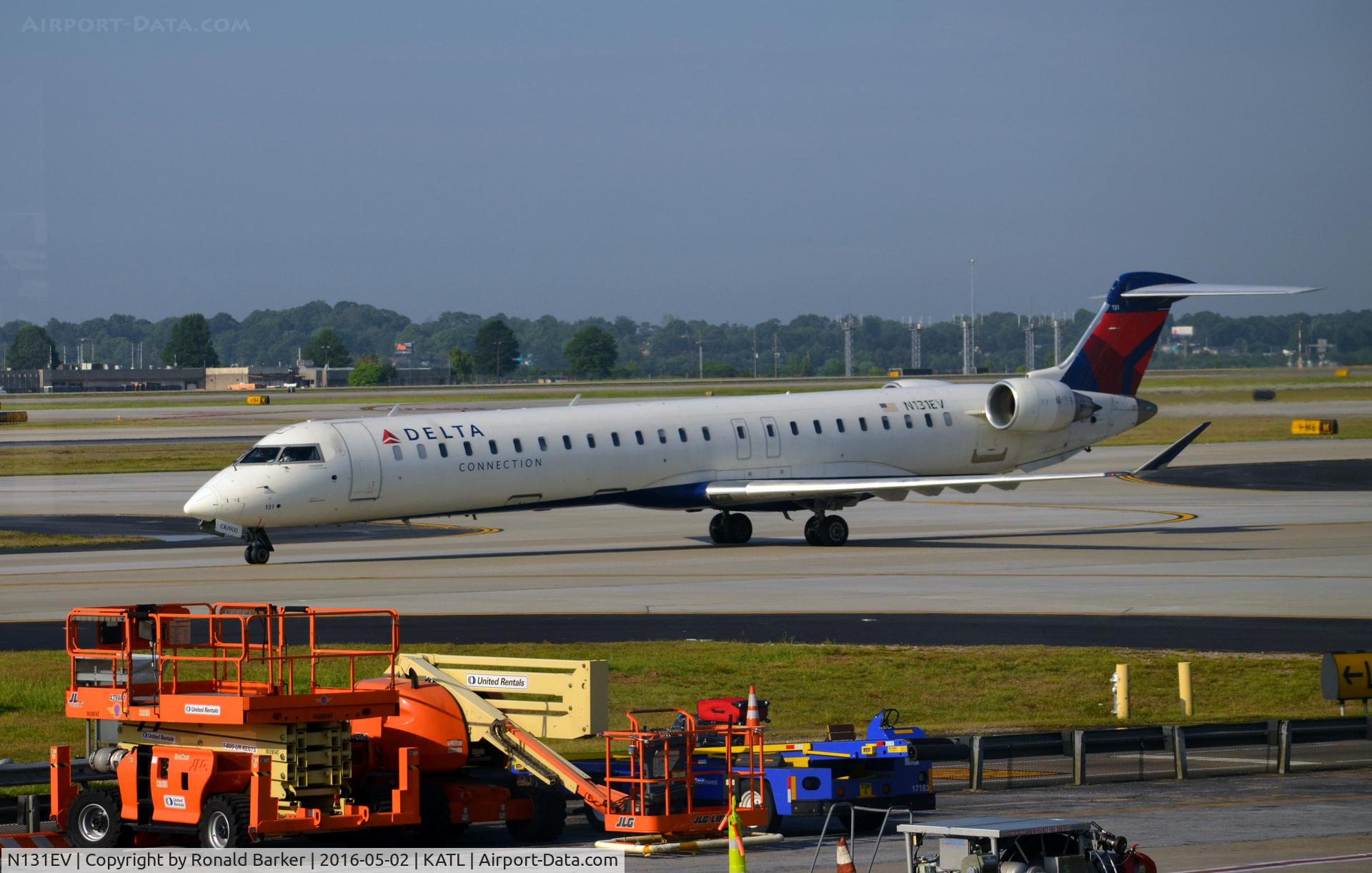 N131EV, 2008 Bombardier CRJ-900ER (CL-600-2D24) C/N 15217, Taxi to gate Atlanta