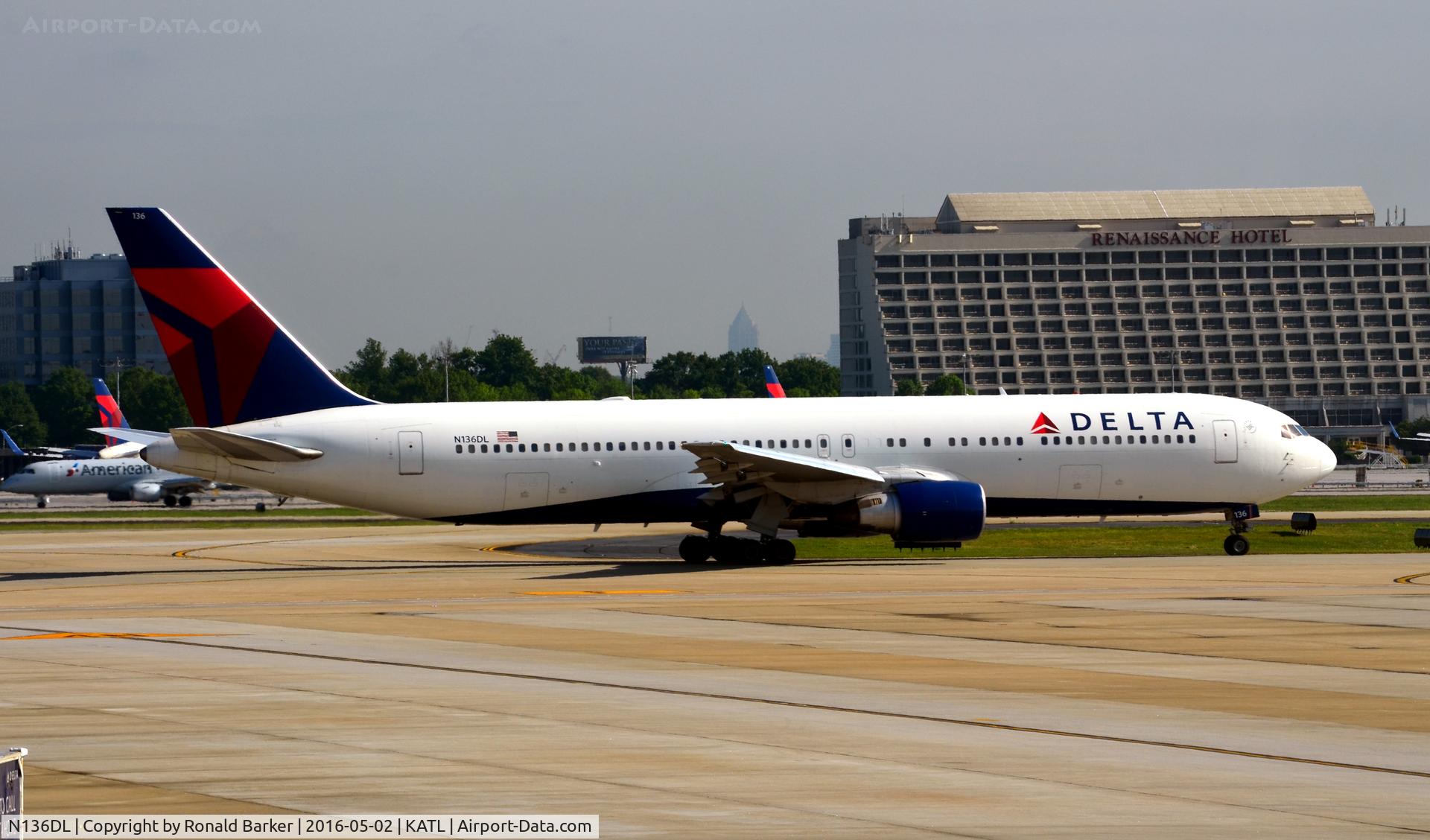 N136DL, 1991 Boeing 767-332 C/N 25146, Taxi Atlanta