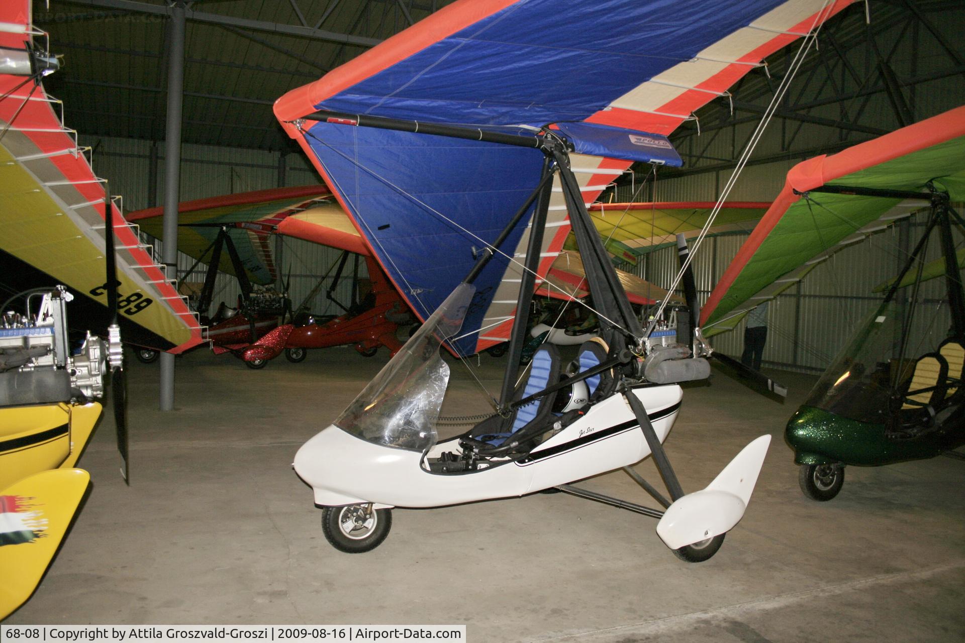 68-08, 2004 Halley Apollo CXMD Jet Star C/N 211004, Soltvadkert Airfield, Hungary
